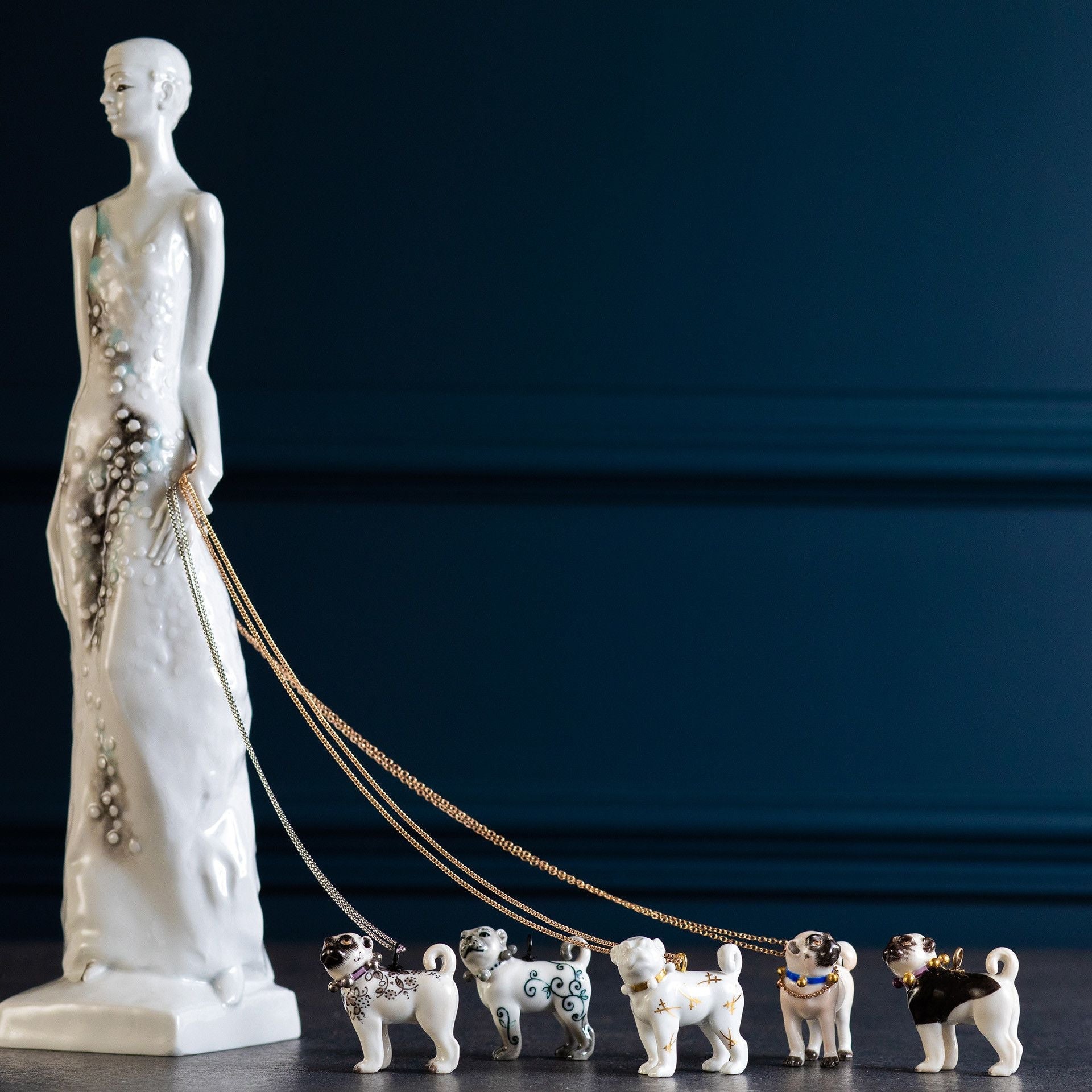 Porzellananhänger Mops Sir Henry, Höhe 3,4 cm | Meissen Porzellananhänger mpj20hs0333sh - Meissen Weimar