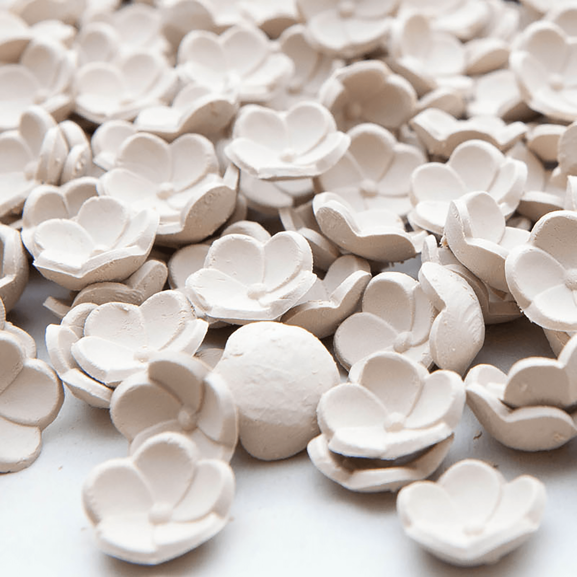 Ring, 750 Roségold, 1 Porzellanblüte M, 15 Brillanten zus. 0,22 ct, VS, fw, Vollschliff Gut | Meissen Royal Blossom Diamond MPJ10BL17800 - Meissen Weimar