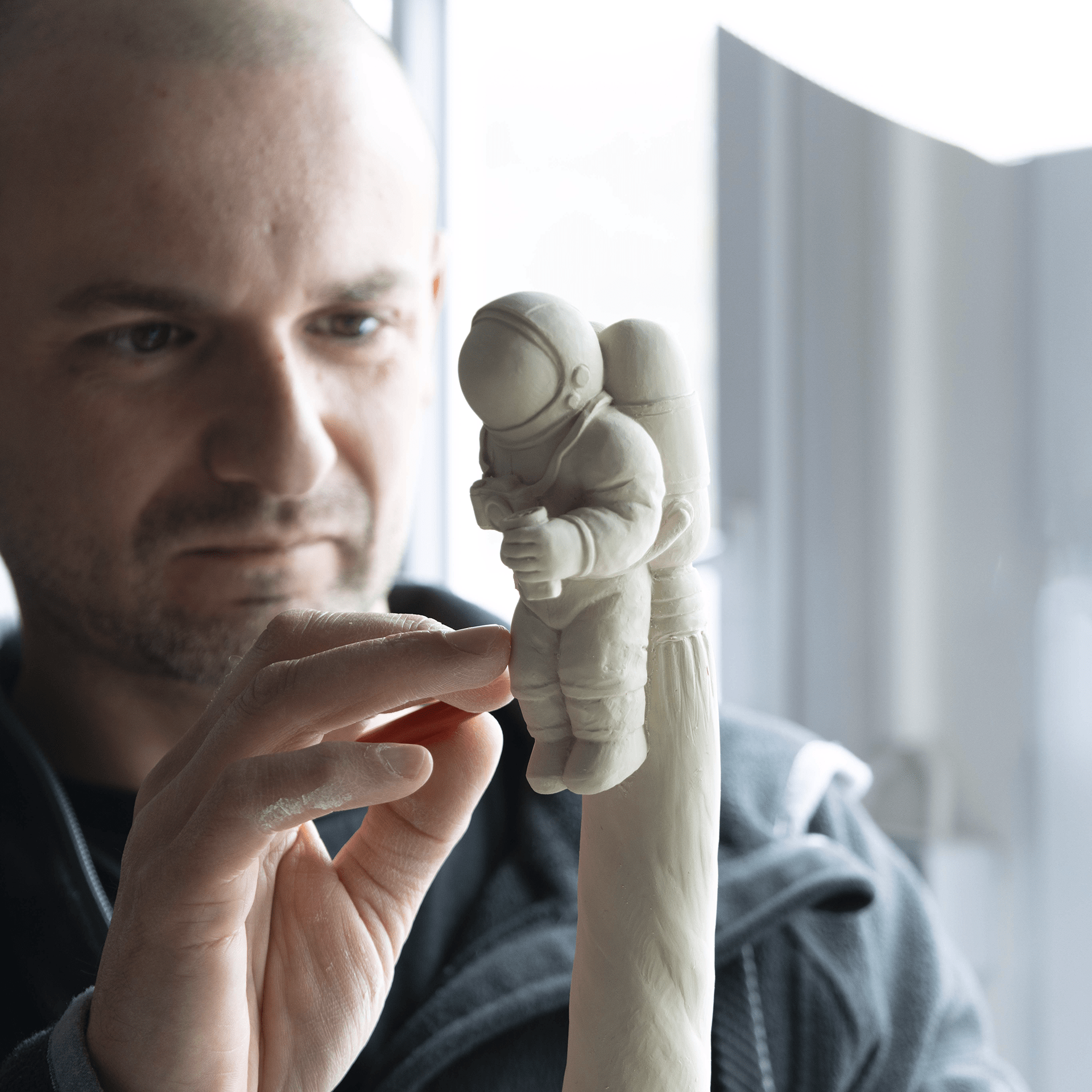 Skulptur, Limited Edition Weltraumtourist, H 42 cm | Meissen Figuren Individuell 900274-73961 - Meissen Weimar