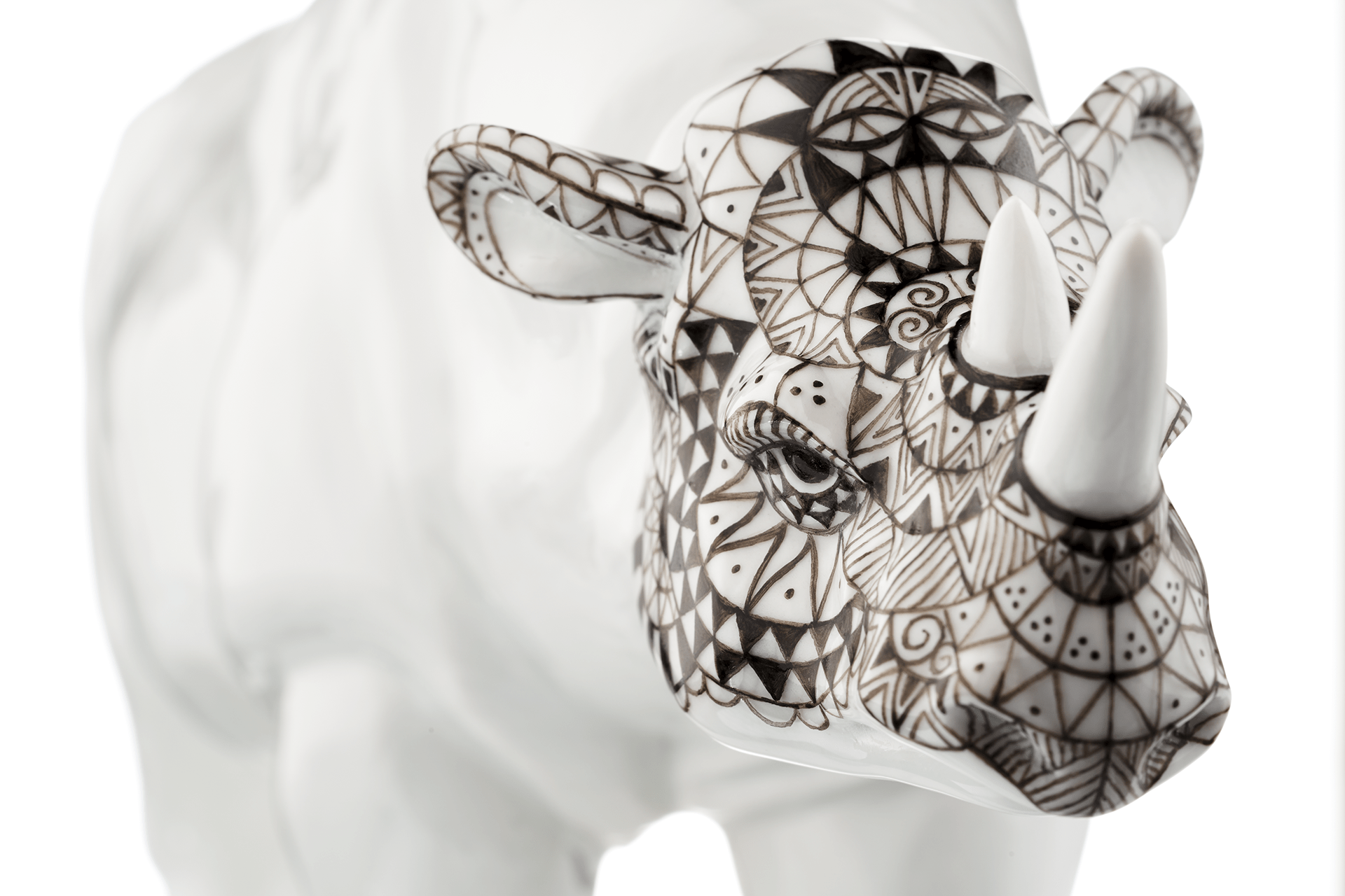 Skulptur Nashorn, Schwarz - Weiß, H 12,5 cm | Meissen Atelier - Edition 65o007 - 78016 - Meissen Weimar
