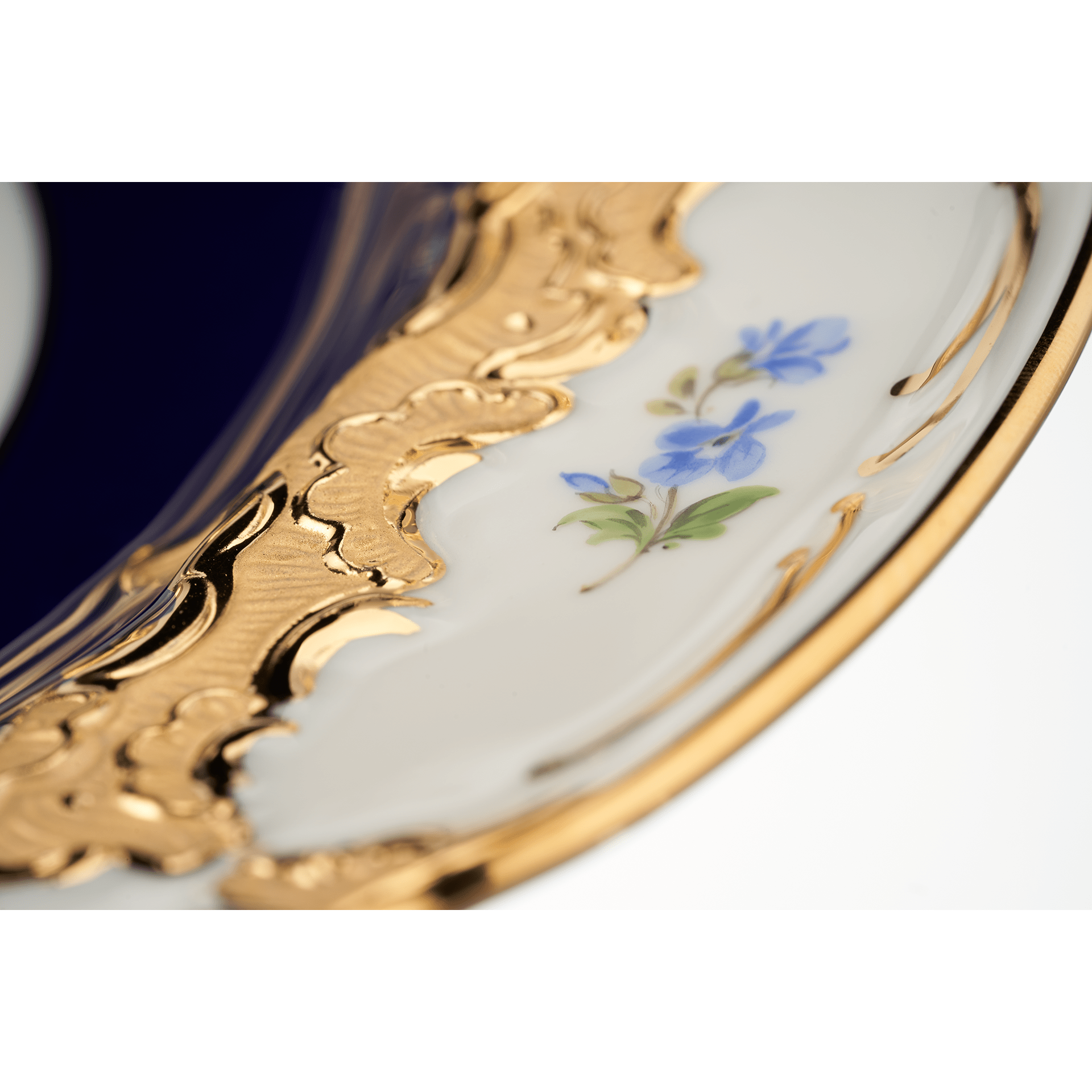 Speiseteller, gestreute Blümchen, königsblau glasiert, Goldbronze, Ø 22 cm | Meissen B - Form 011079 - 15473 - Meissen Weimar