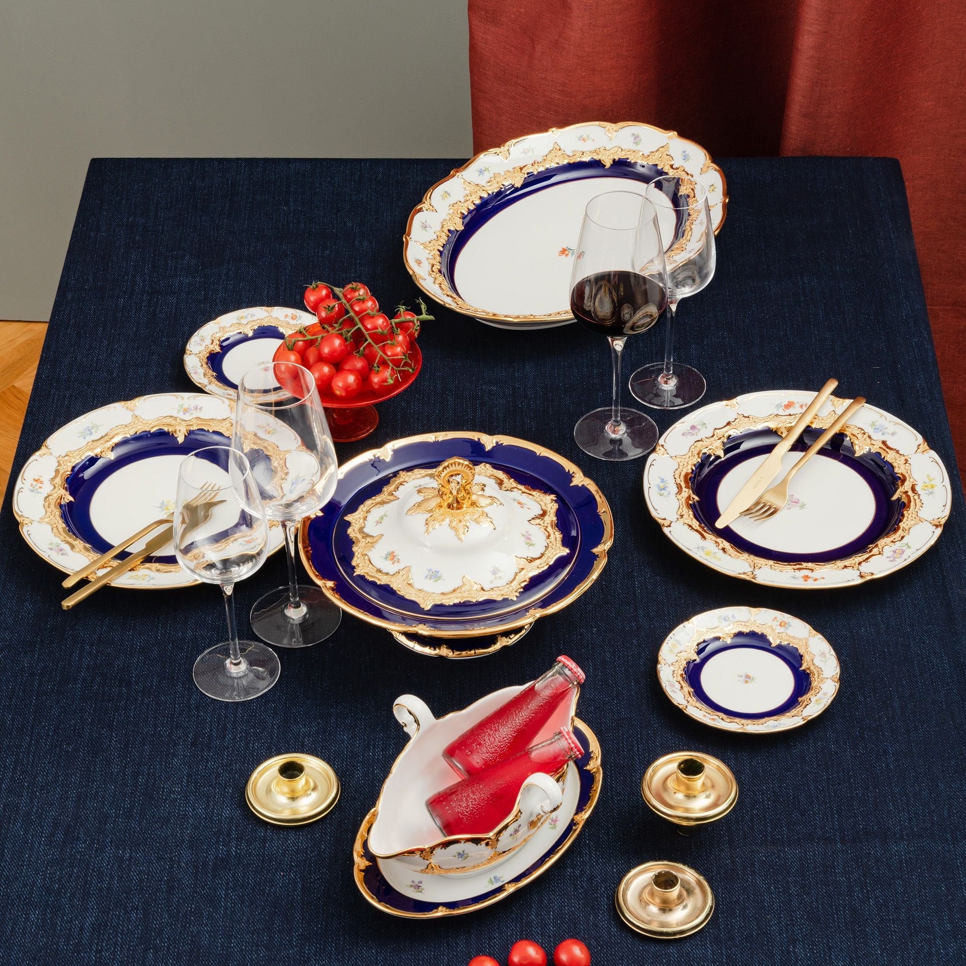 Speiseteller, gestreute Blümchen, königsblau glasiert, Goldbronze, Ø 22 cm | Meissen B - Form 011079 - 15473 - Meissen Weimar
