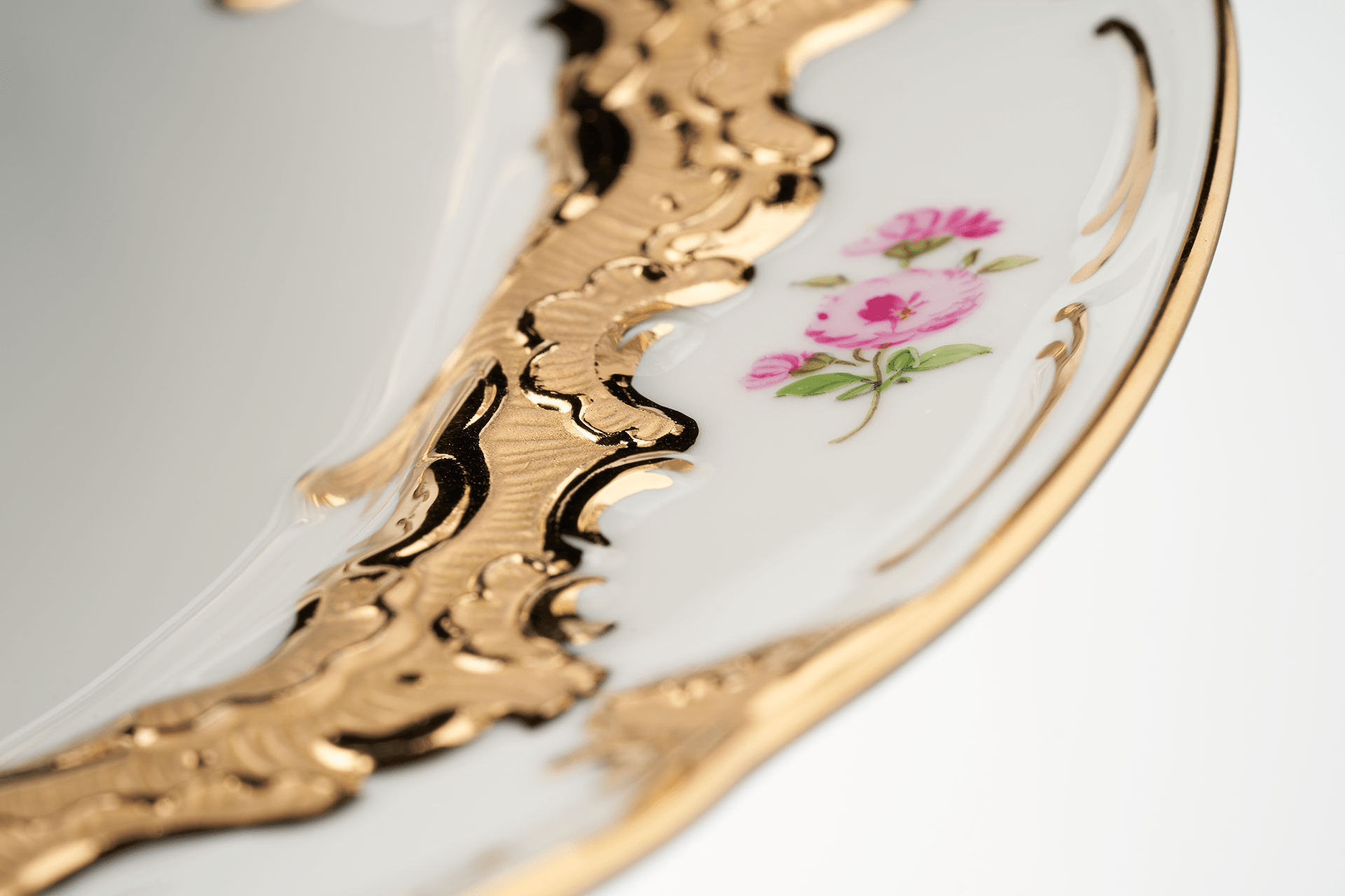 Speiseteller Goldbronze gestreute Blümchen Ø 22 cm | Meissen B - Form 010179 - 15473 - Meissen Weimar