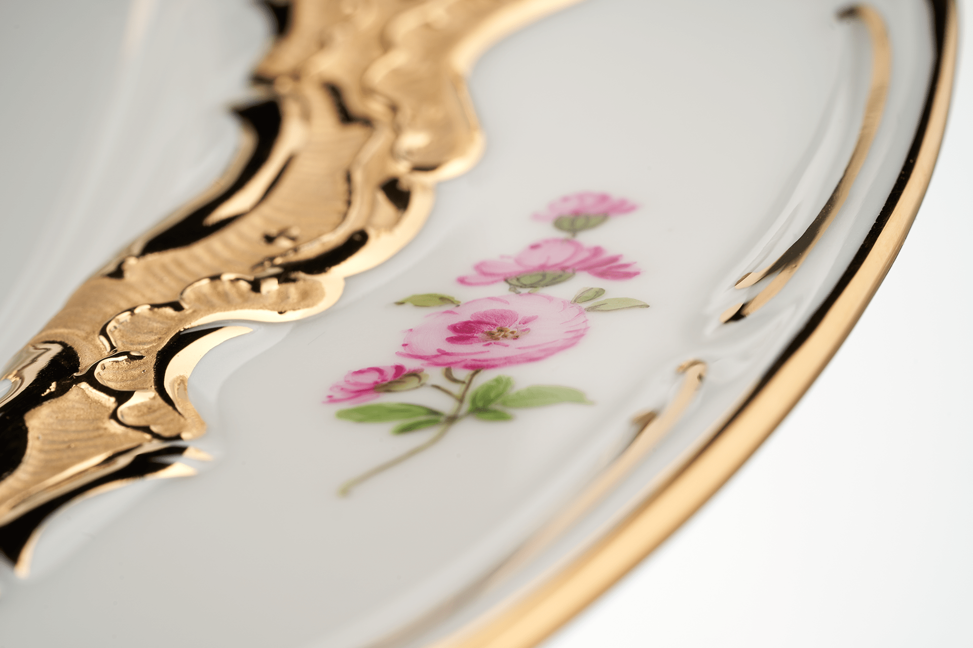 Speiseteller Goldbronze gestreute Blümchen Ø 28,5 cm | Meissen B - Form 010179 - 15479 - Meissen Weimar