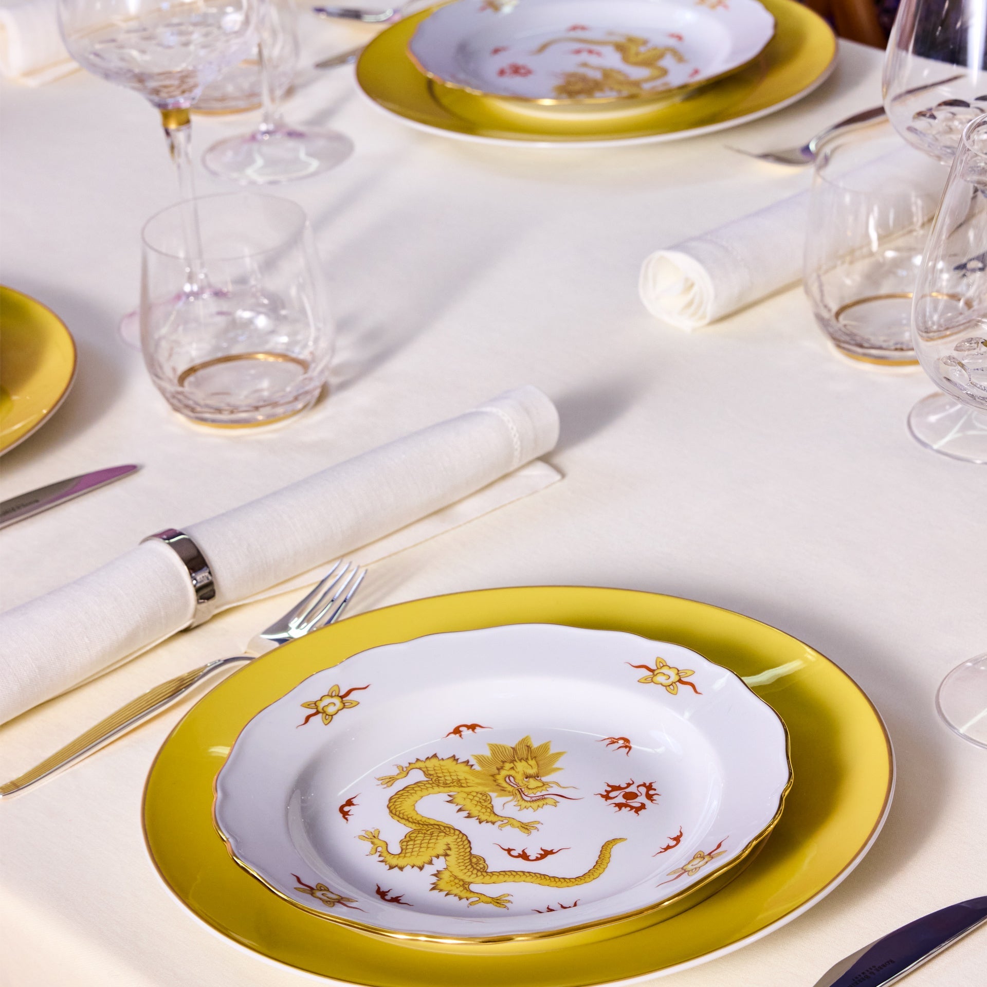 Speiseteller Ming Drache gelb, handausgemalt, Ø 22 cm | Meissen Neuer Ausschnitt 33d610-00473 - Meissen Weimar