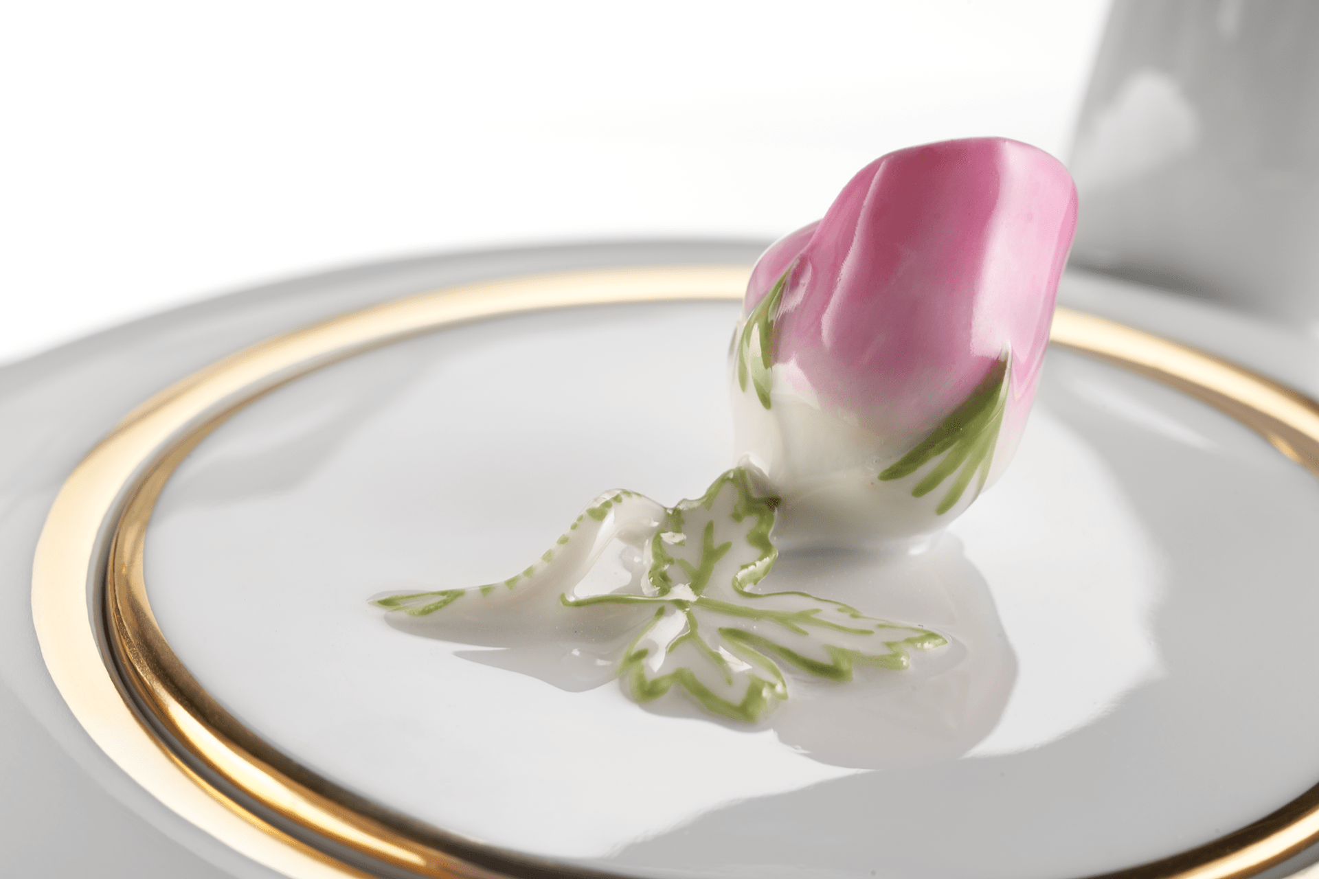 Teekanne, klein, Rose mitte, bunt, Goldrand, V 1 l | Meissen Neuer Ausschnitt 020110 - 00726 - Meissen Weimar