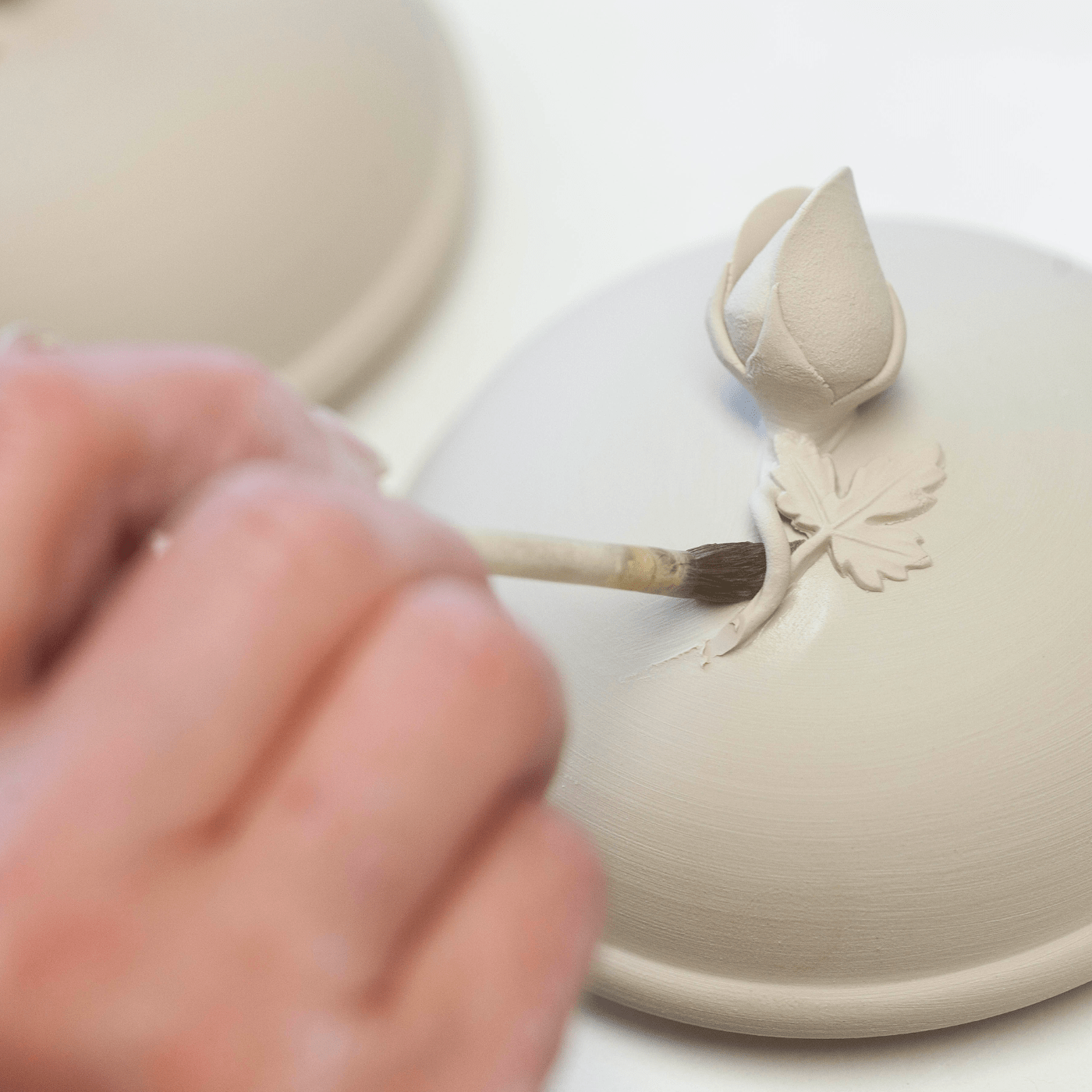 Teekanne, klein, Rose mitte, bunt, Goldrand, V 1 l | Meissen Neuer Ausschnitt 020110 - 00726 - Meissen Weimar