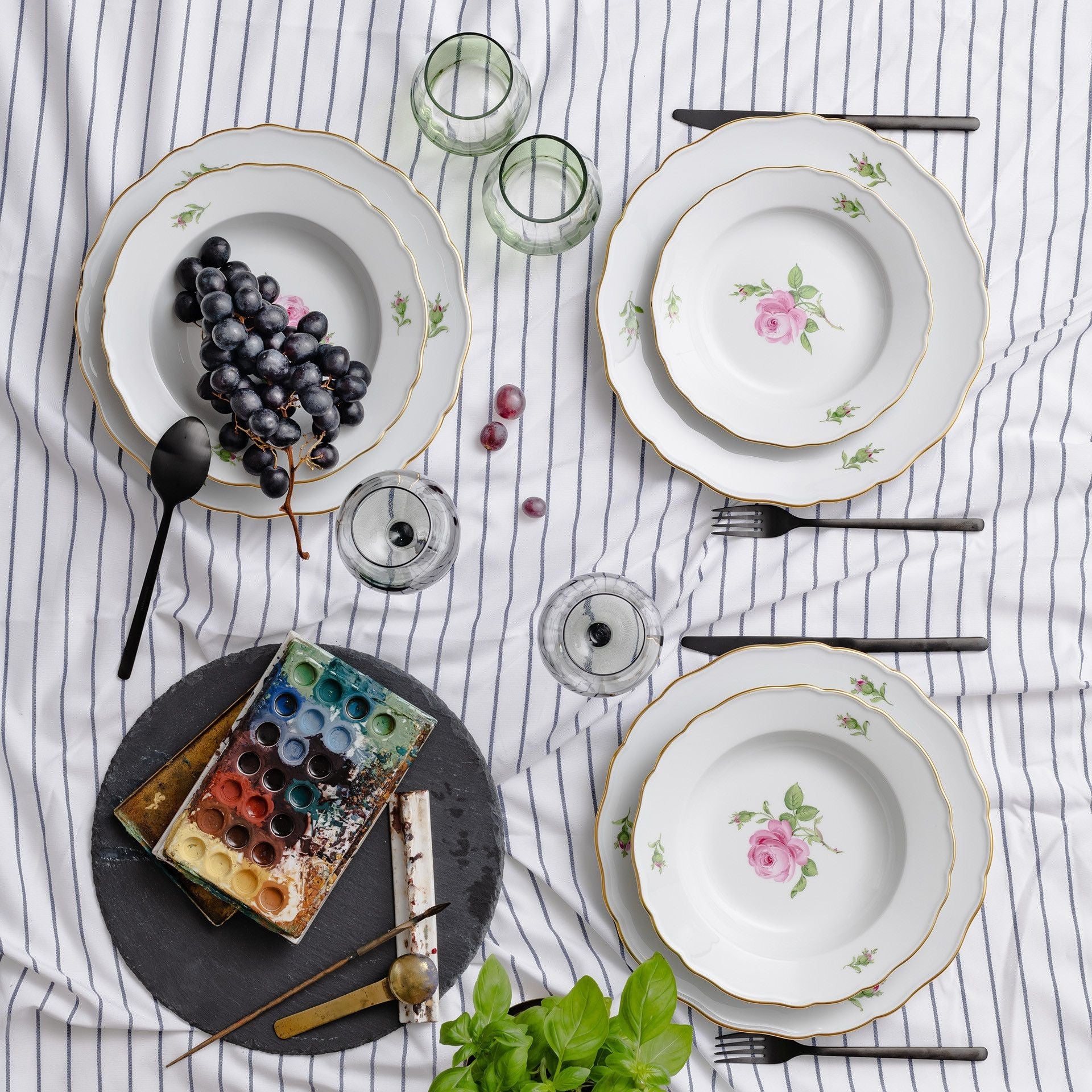 Teetasse, Rose mitte, bunt, Goldrand, 0,2 l | Meissen Neuer Ausschnitt 020110 - 00633 - Meissen Weimar