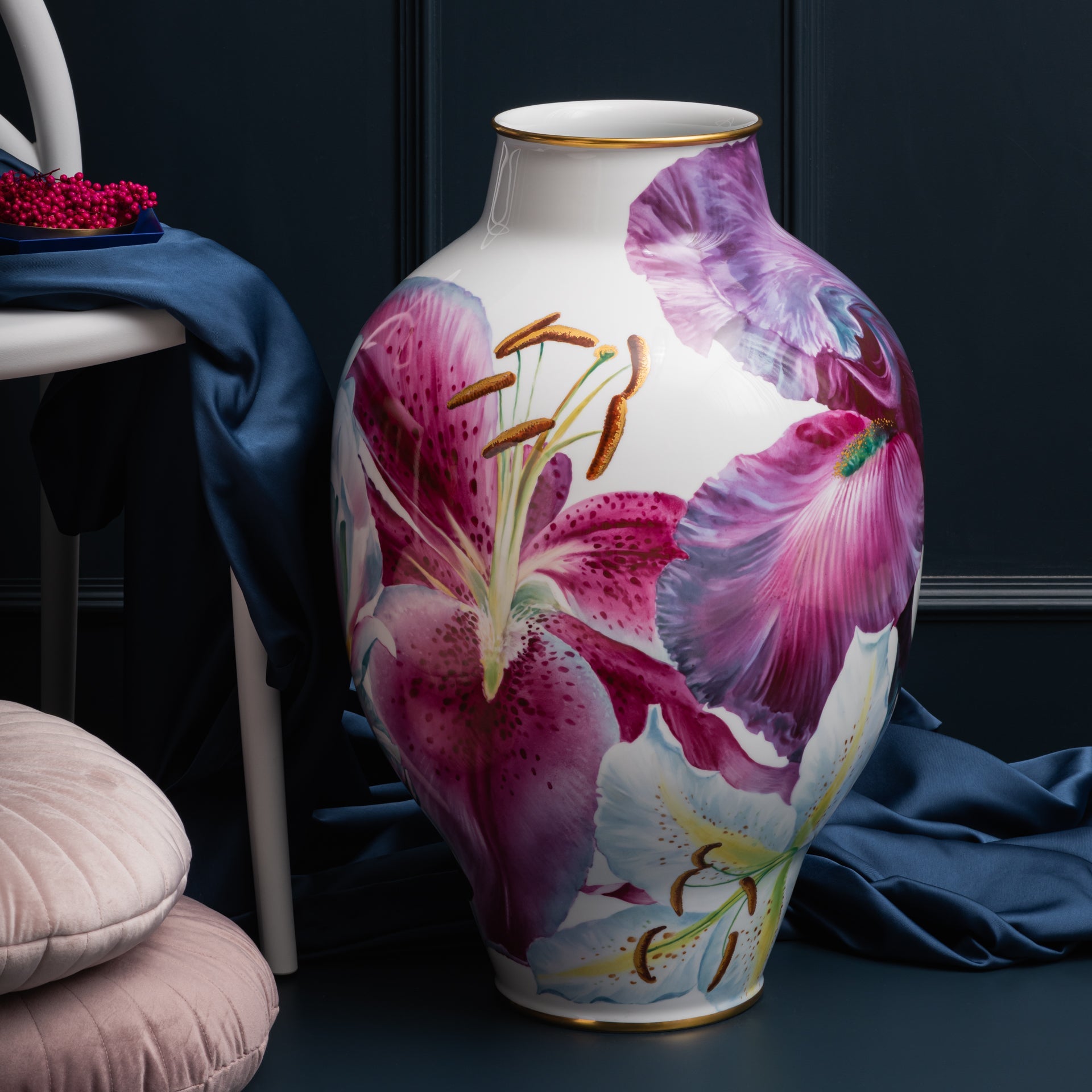 Vase Bloom Garden - Pink Lily, H 56 cm | Meissen Limitierte Meisterwerke 932t84 - 50460 - Meissen Weimar