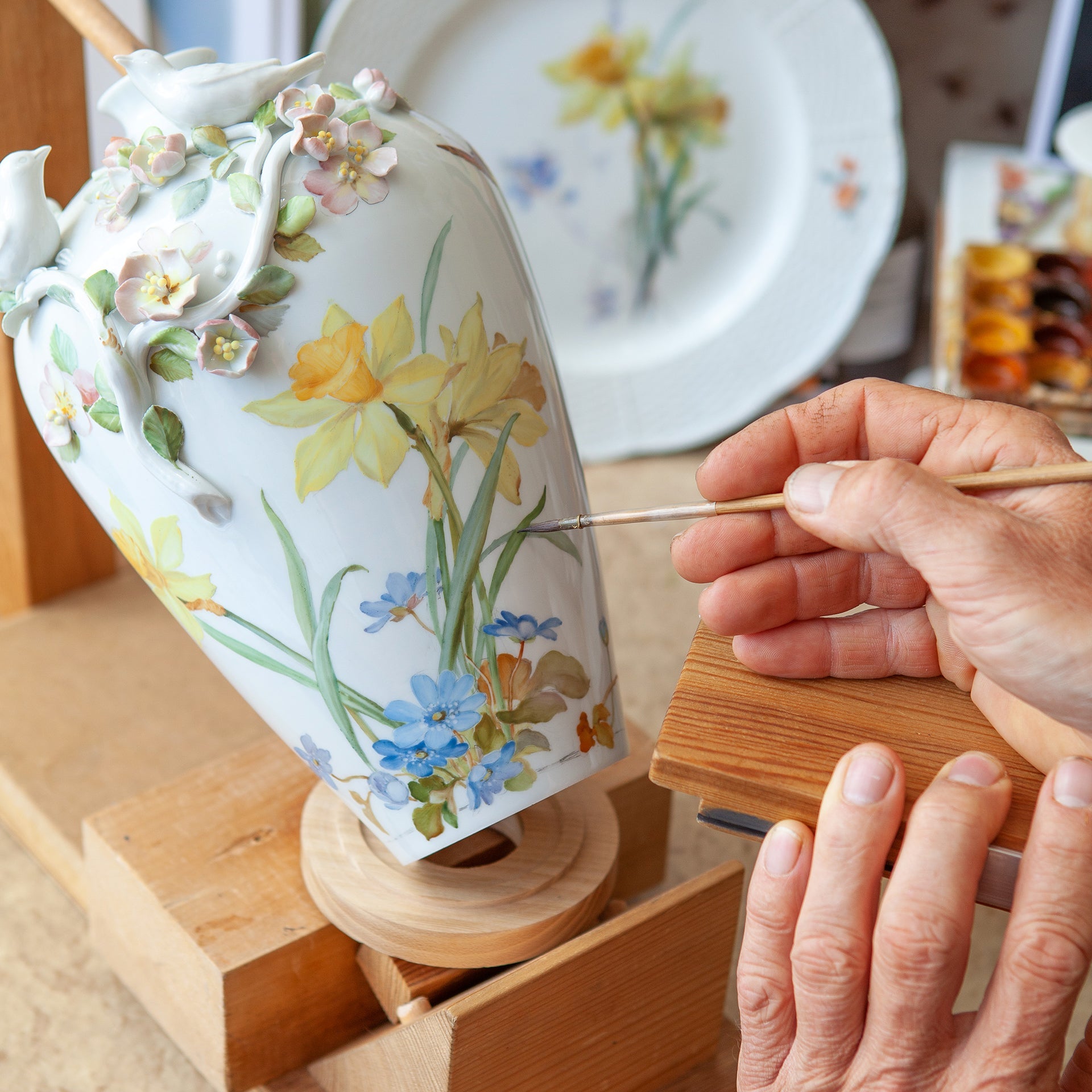 Vase Frühling, handbemalt, H 25 cm | Meissen Limitierte Meisterwerke 25a484 - 82310 - Meissen Weimar