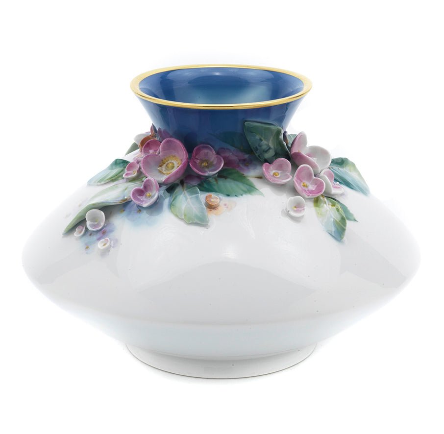 Vase mit Belag, Purpur Blüten am blauen Fond nach A. Herten, H 14 cm | Meissen Vasen - Kollektion 932266 - 50964 - Meissen Weimar