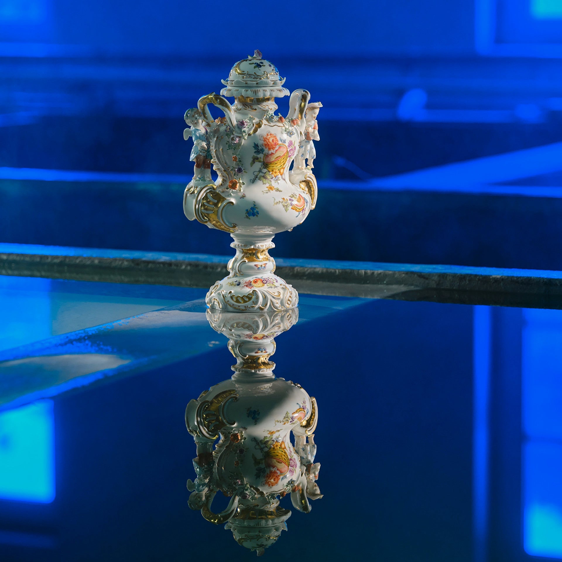 Vase mit kleinen Amoretten, Porzellan, H 43 cm, limitiert 15 Stück | Meissen Limitierte Meisterwerke 90b884-81m17 - Meissen Weimar