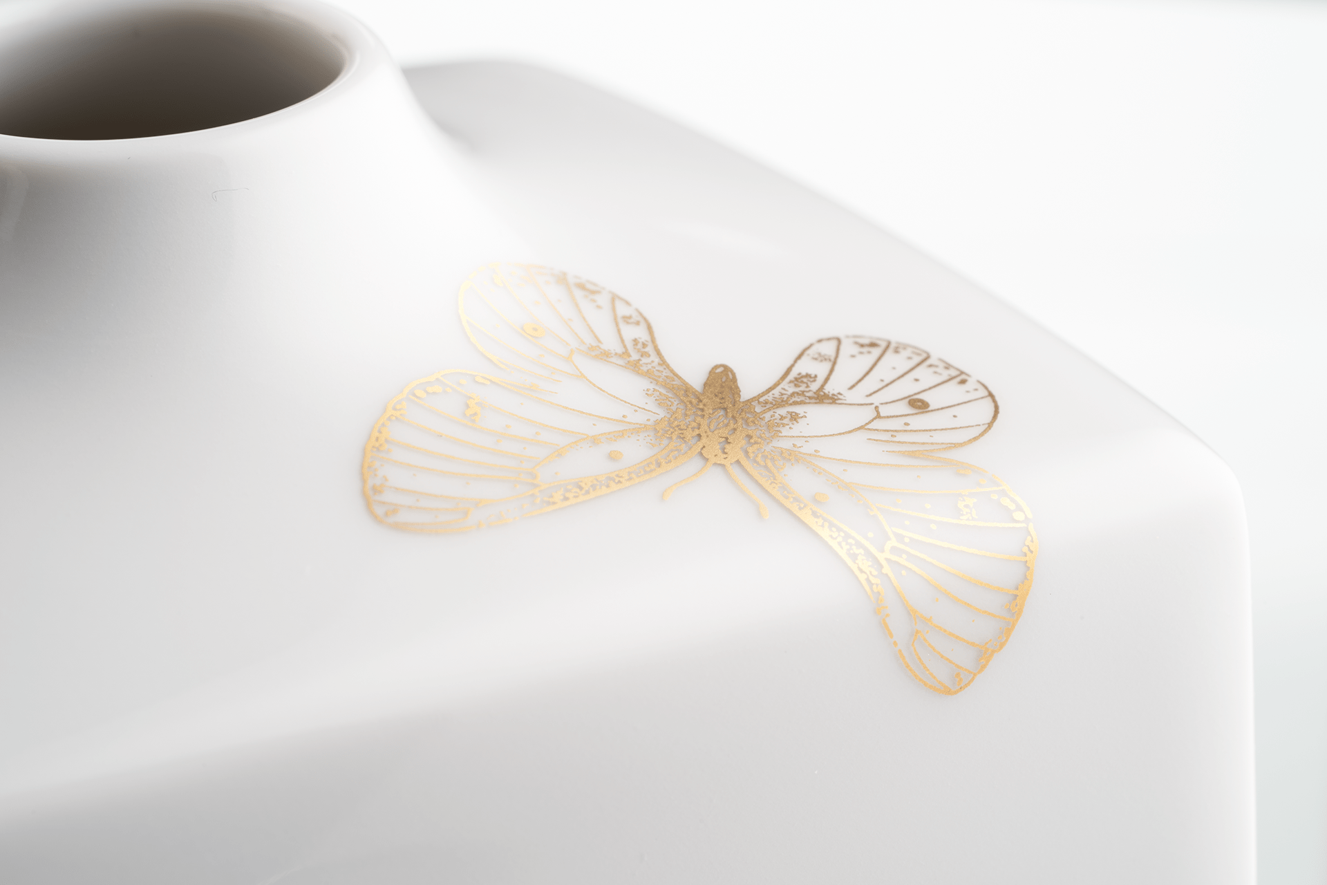 Vase mittlere Größe, Goldschmetterling, H 15,5 cm | Meissen Kollektion Flying Wonders 79A369 - 50193 - Meissen Weimar