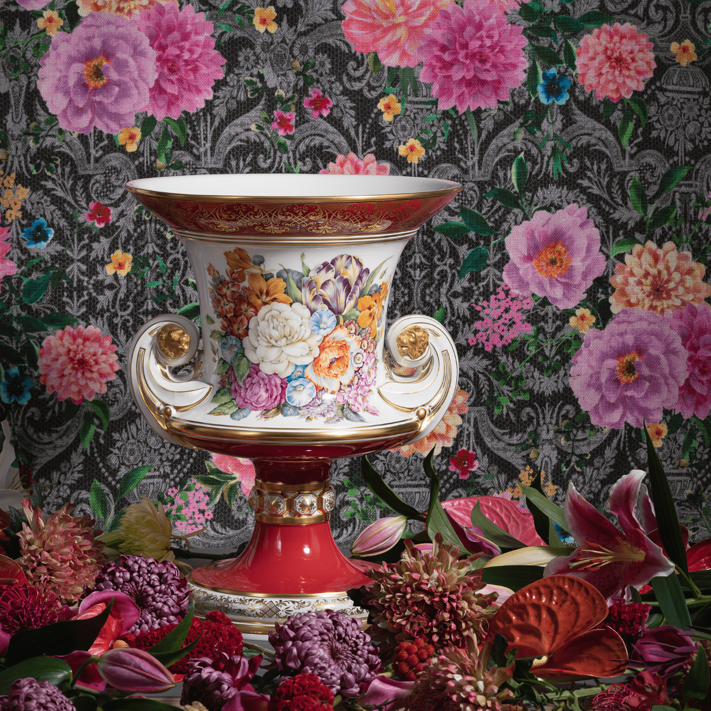 Vase Reiche Blumenmalerei, purpur glasiert, H 48,3 cm | Meissen Limitierte Meisterwerke 20a284 - 50m21 - Meissen Weimar