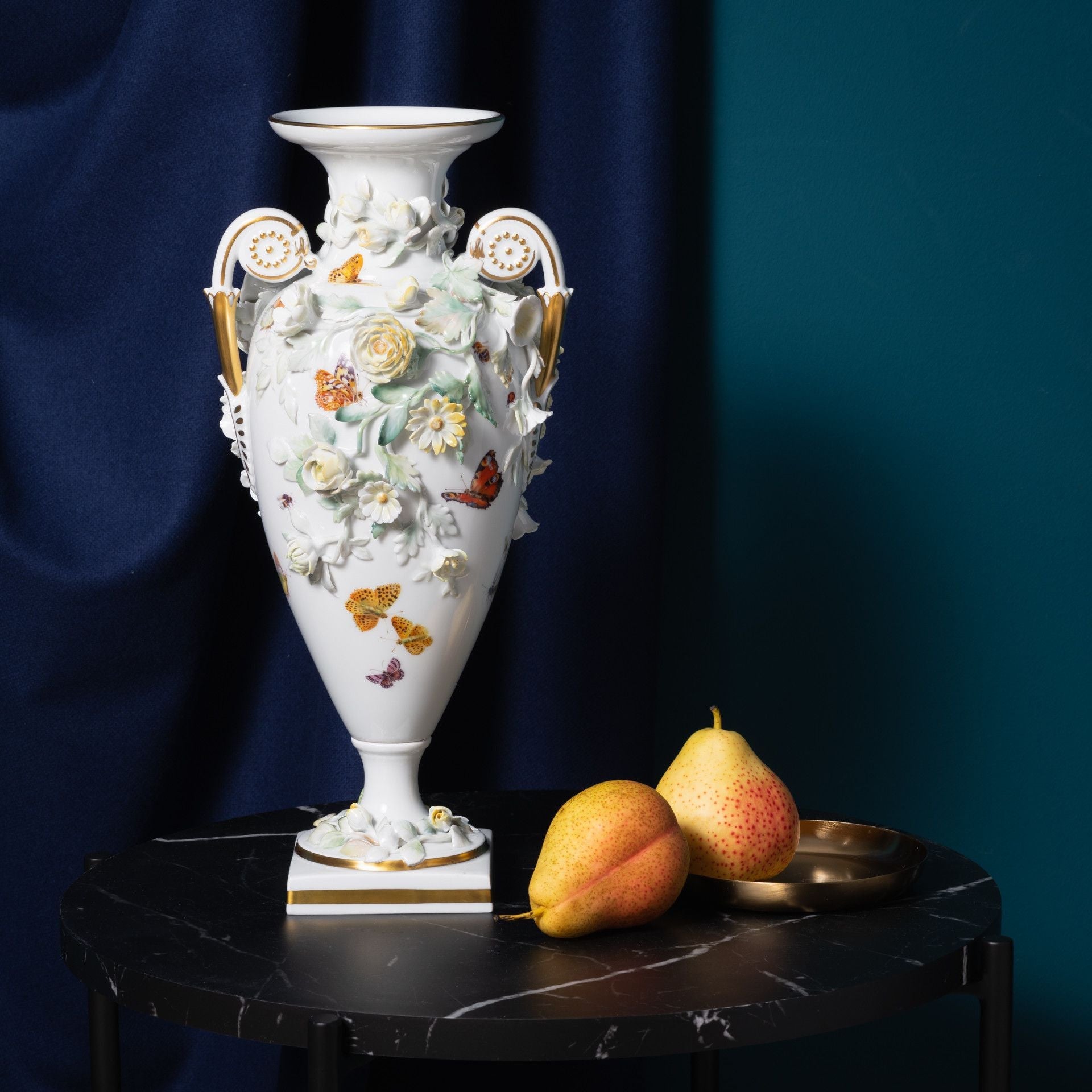 Vase, Schmetterlinge im Blütenmeer, Lim. 10, H 36 cm | Meissen Opulenz 90B384 - 82M11 - Meissen Weimar