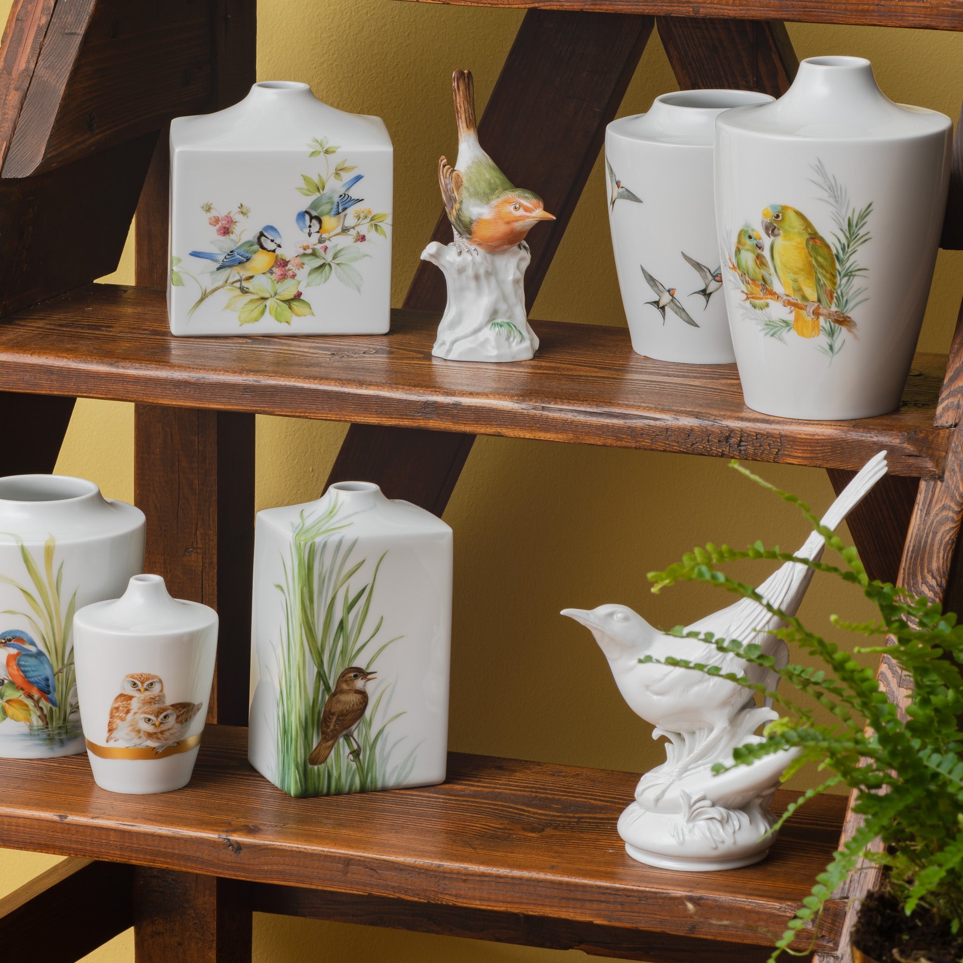 Vase, Vogelmalerei Drei Goldhähnchen auf Lärchenzweig, H 11 cm | Meissen Cosmopolitan 26c031 - 50530 - Meissen Weimar