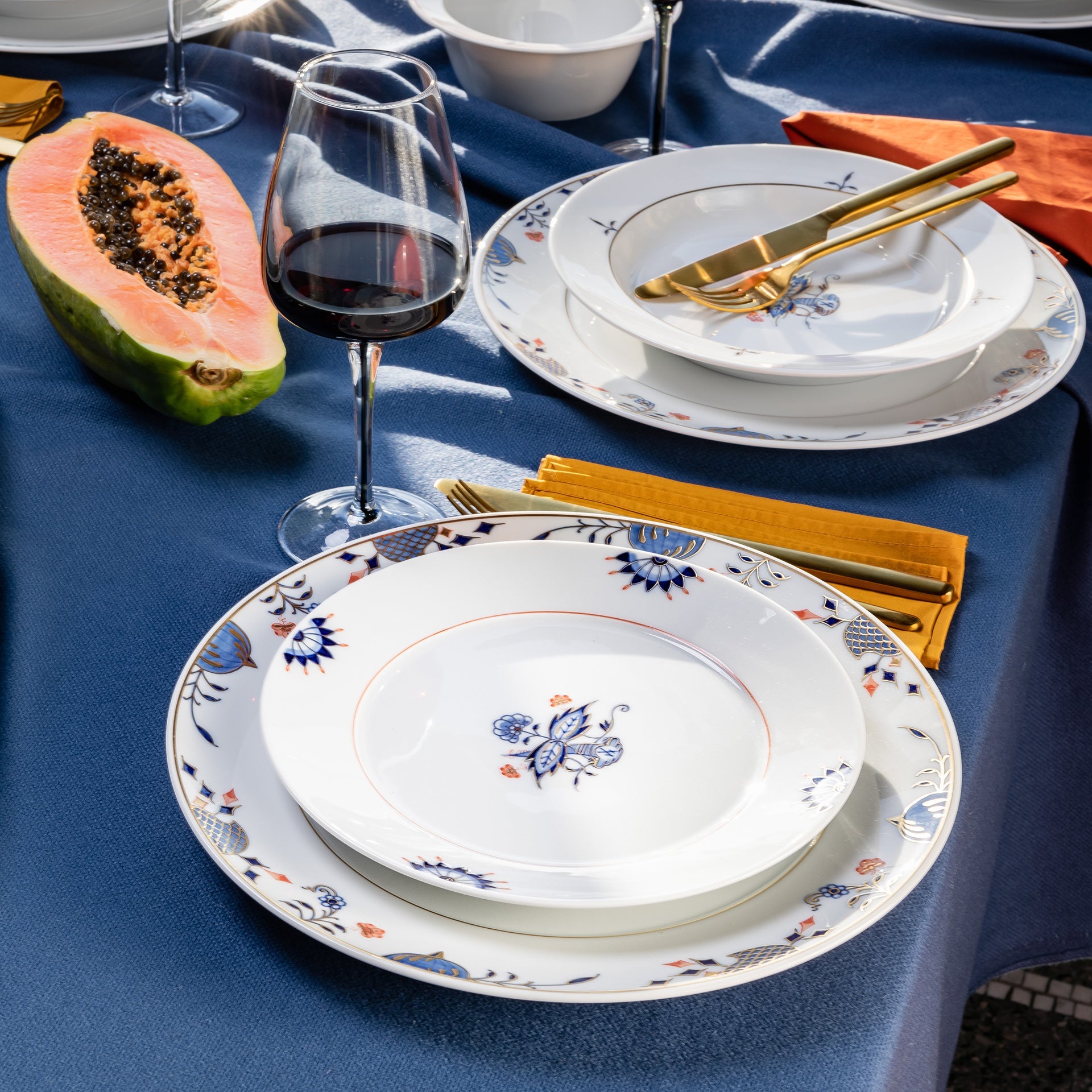 Vorspeise - und Dessertteller, Blütenknospen, Doppelblatt, kobaltblau, rot, gold, Ø 22 cm | Meissen No. 41 Noble Blue 802790 - 41473 - Meissen Weimar