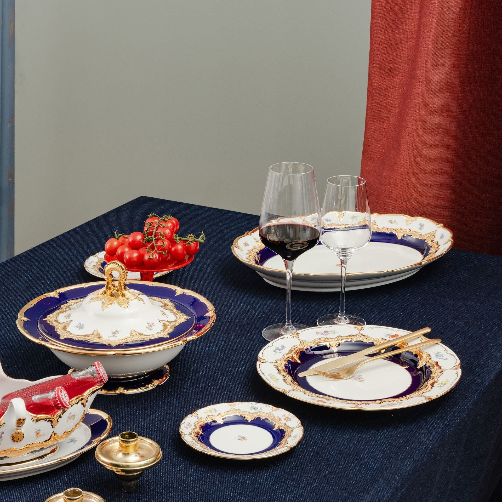 Vorspeise - und Dessertteller, gestreute Blümchen, königsblau glasiert, Goldbronze, Ø 20 cm | Meissen B - Form 011079 - 15501 - Meissen Weimar