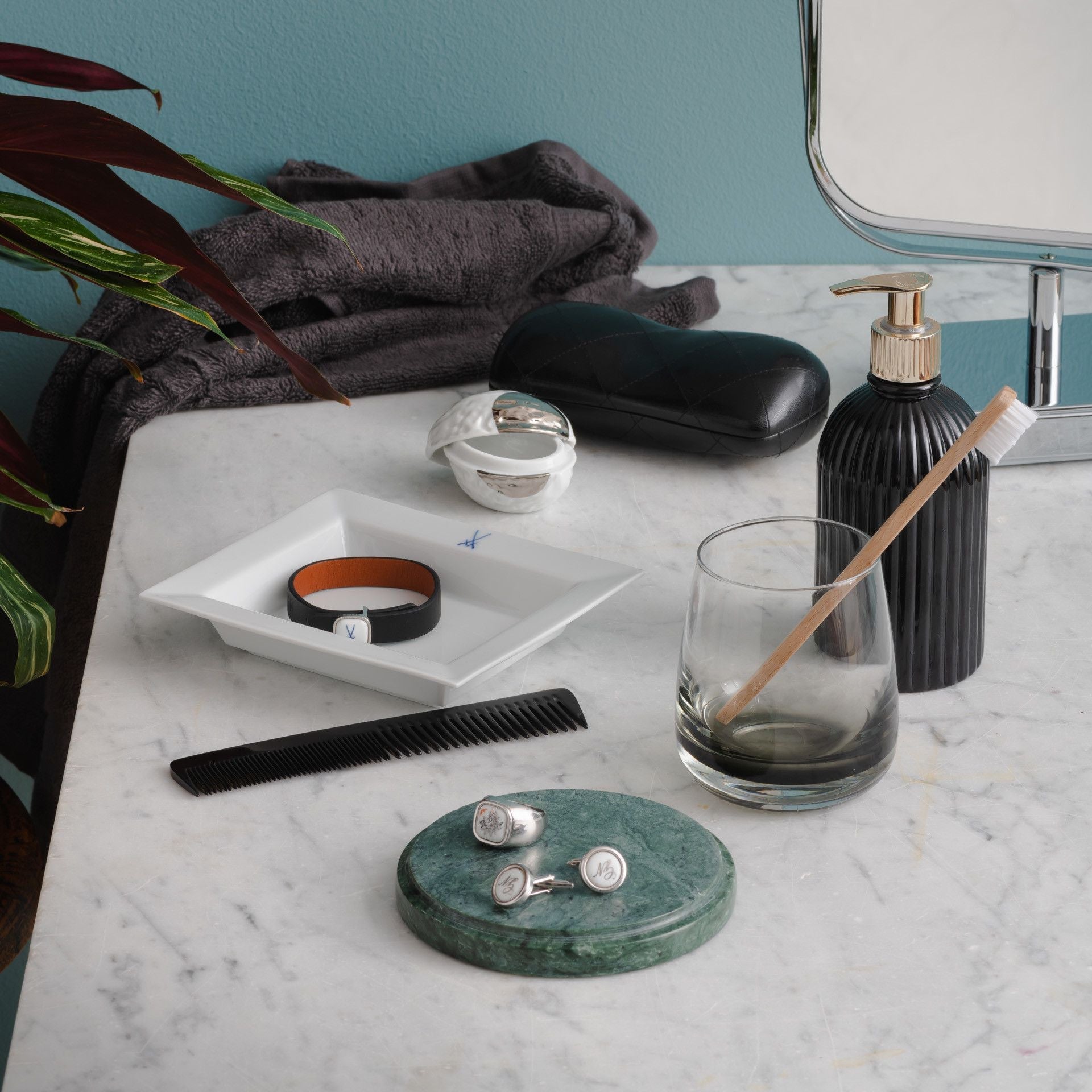 Walnussdose, Platinpunkt, L 6,5 cm | Meissen Dosen Kollektion "Orangerie" 99A534 - 52253 - Meissen Weimar