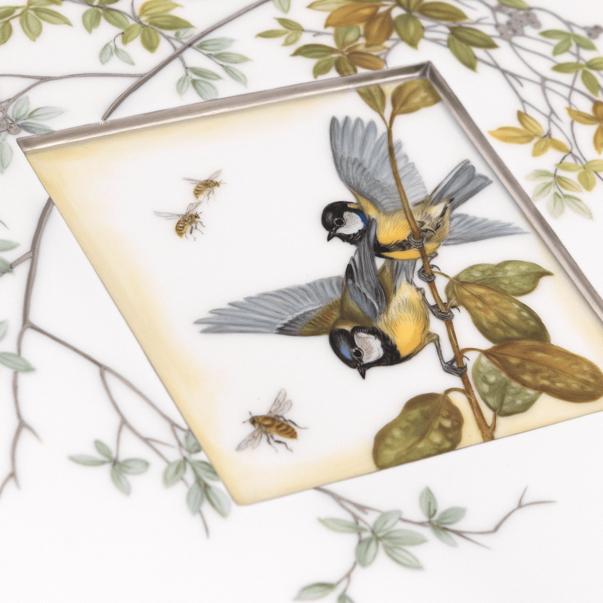 Wandbild Kohlmeisen mit Insekten, 23 cm Höhe | Meissen Limitierte Meisterwerke 261784-9m008 - Meissen Weimar