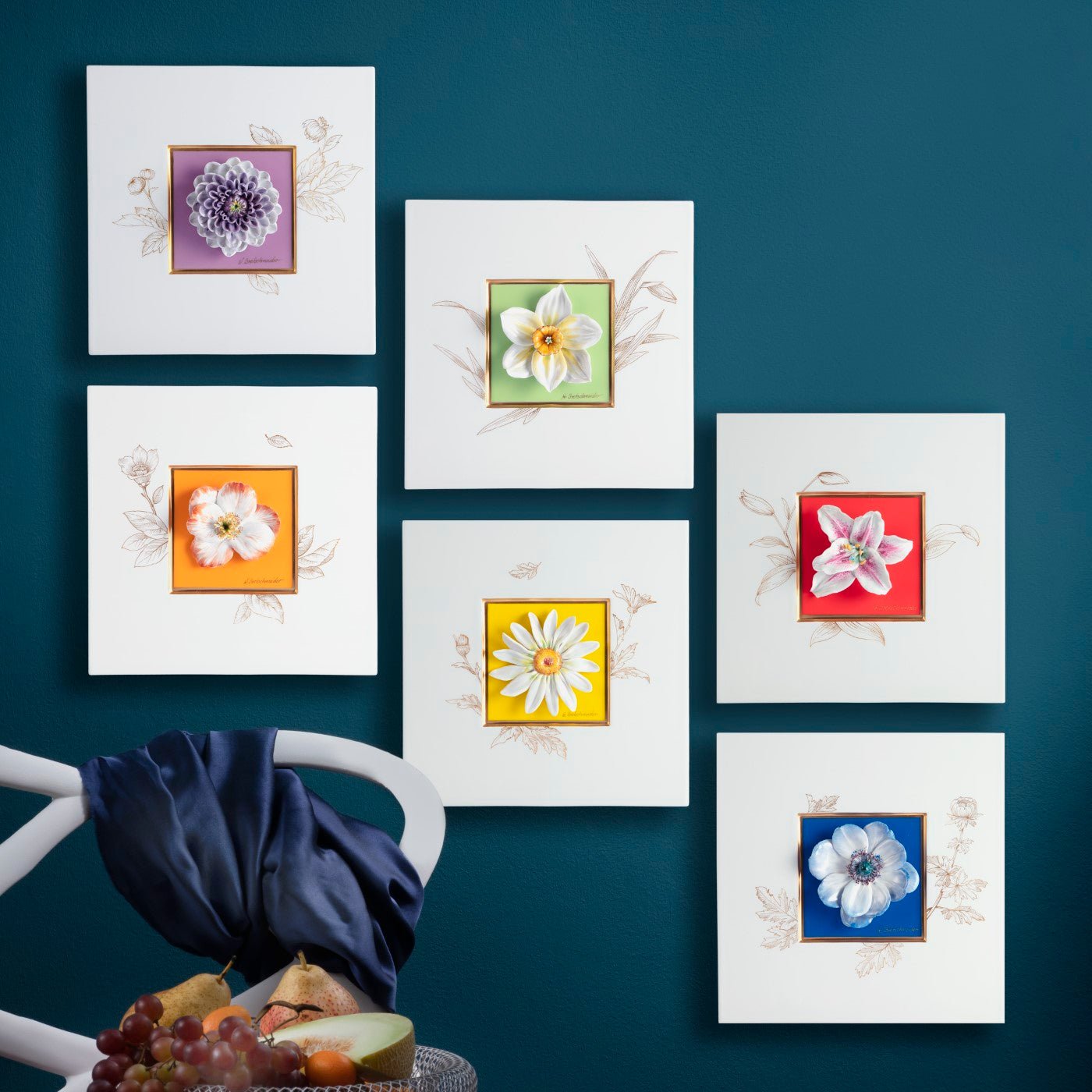 Wandbild mit Kamelienblüte, Orangefarbener Fond, H 23 cm | Meissen Atelier - Edition 932690 - 9m862 - Meissen Weimar