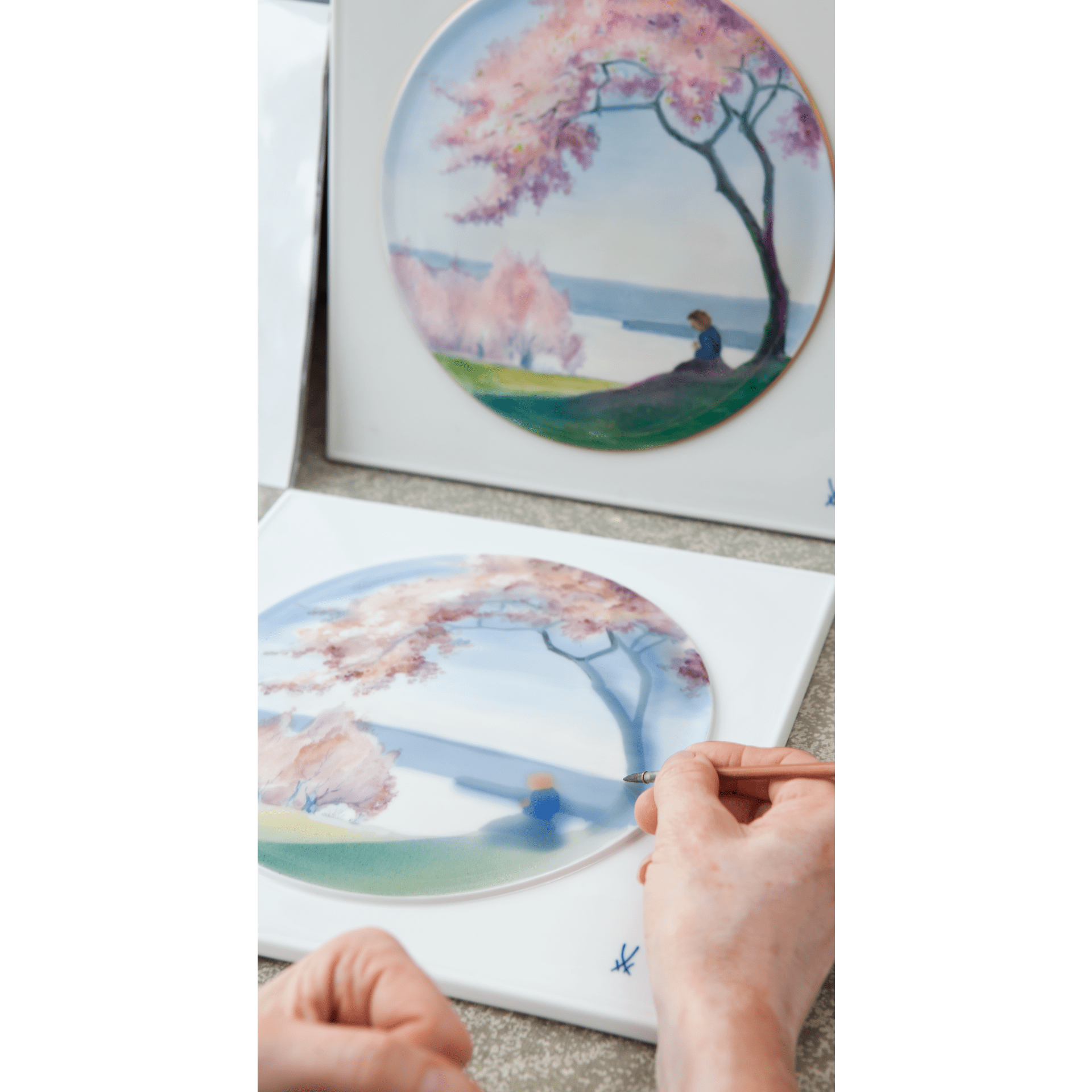 Wandgemälde Mädchen am Fluss mit Kirschblüten, Porzellan, H 25.5 cm | Meissen Limitierte Meisterwerke 933284-53n53 - Meissen Weimar