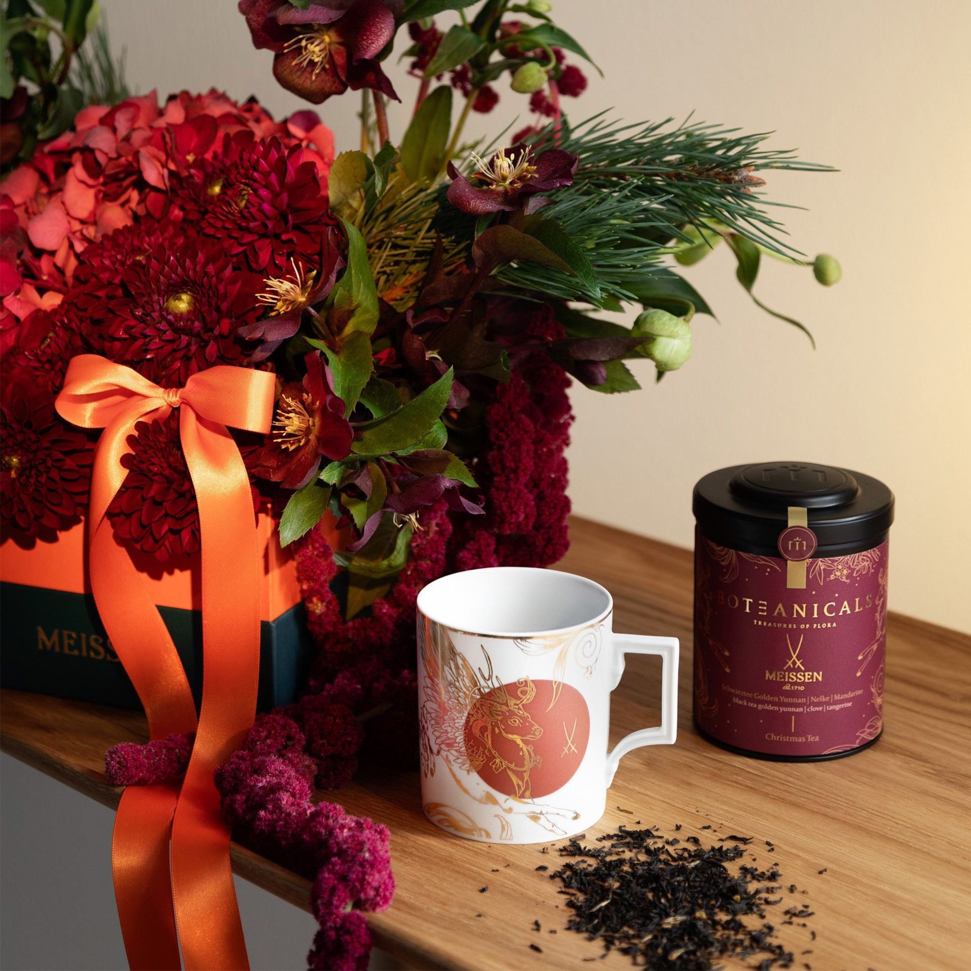 Weihnachtstee - Set, 2 - tlg., BOTEANICALS Christmas Tea 100g, 1 Henkelbecher, Mug "MEISSEN Christmas Peryton" | Meissen - Set Kollektion Genußwelten VS - 79B372 - 55810 - 001 - Meissen Weimar