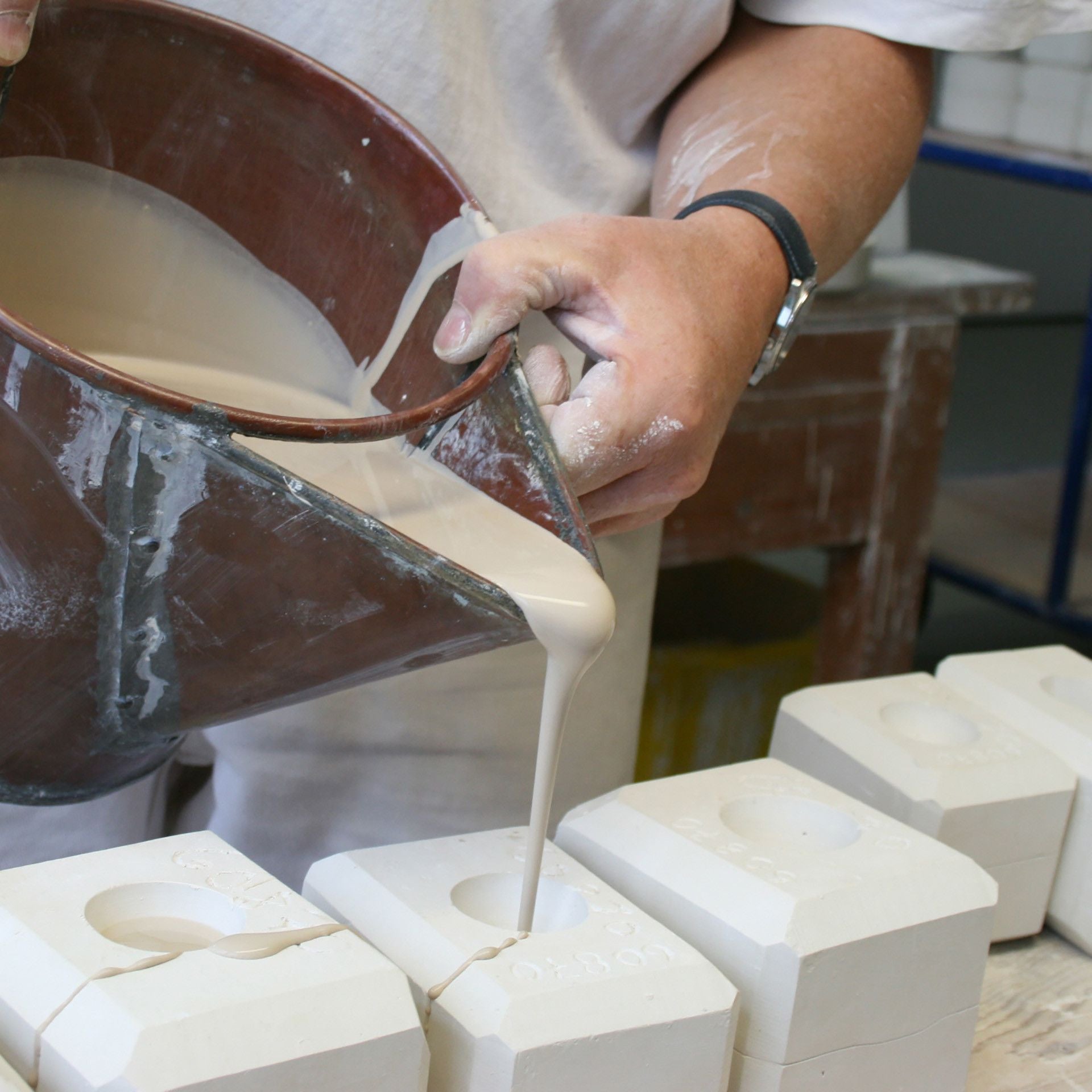 Wein - Set, Wackerbarth "2022er Goldener Wagen Traminer Spätlese", Vase Fabula H 19 cm | Meissen - Set Kollektion Genußwelten 000001 - 50M78 - Meissen Weimar