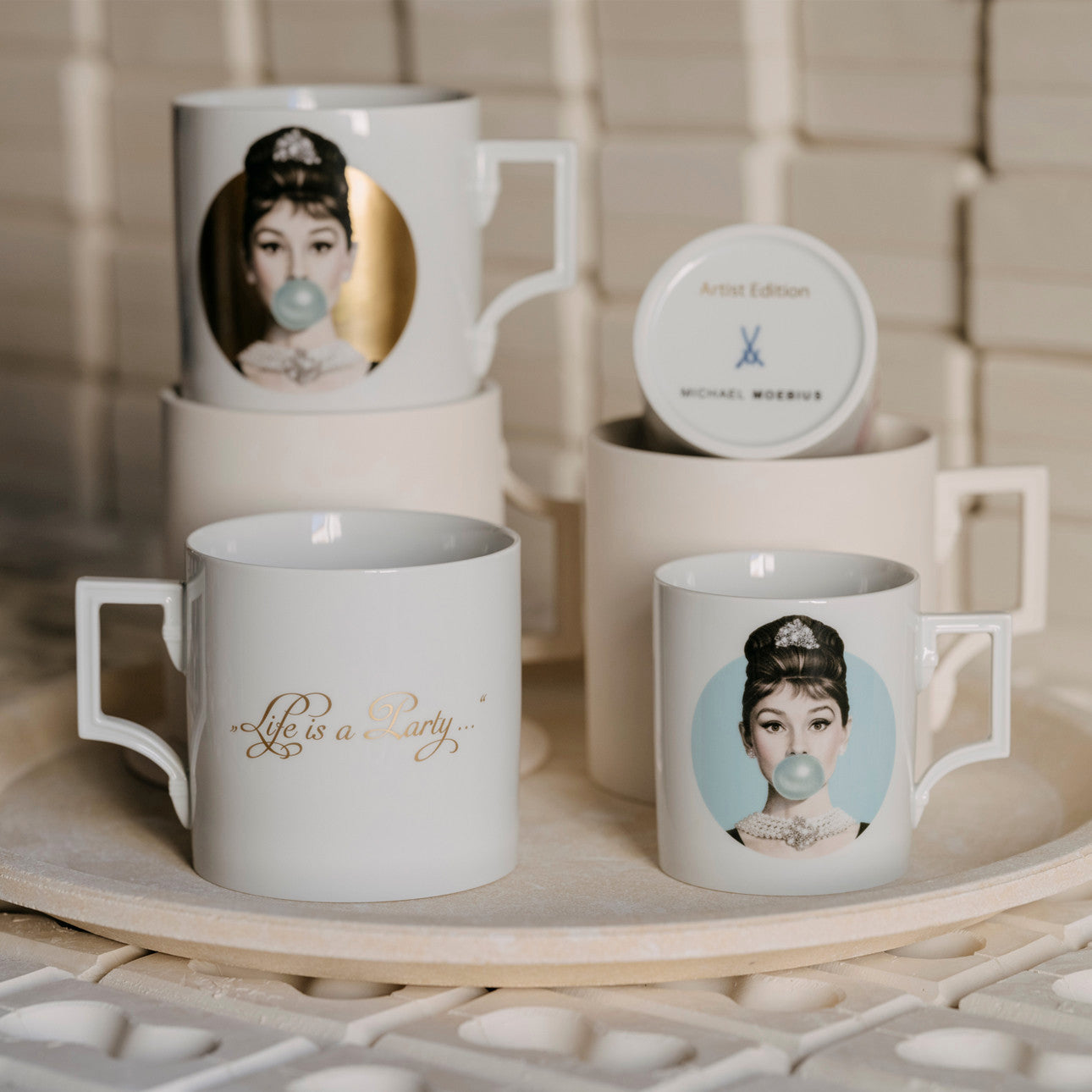 Big Mug, Audrey, gold, V 0,5 l | Meissen Legends blowing Bubbles - Collection by Michael Moebius