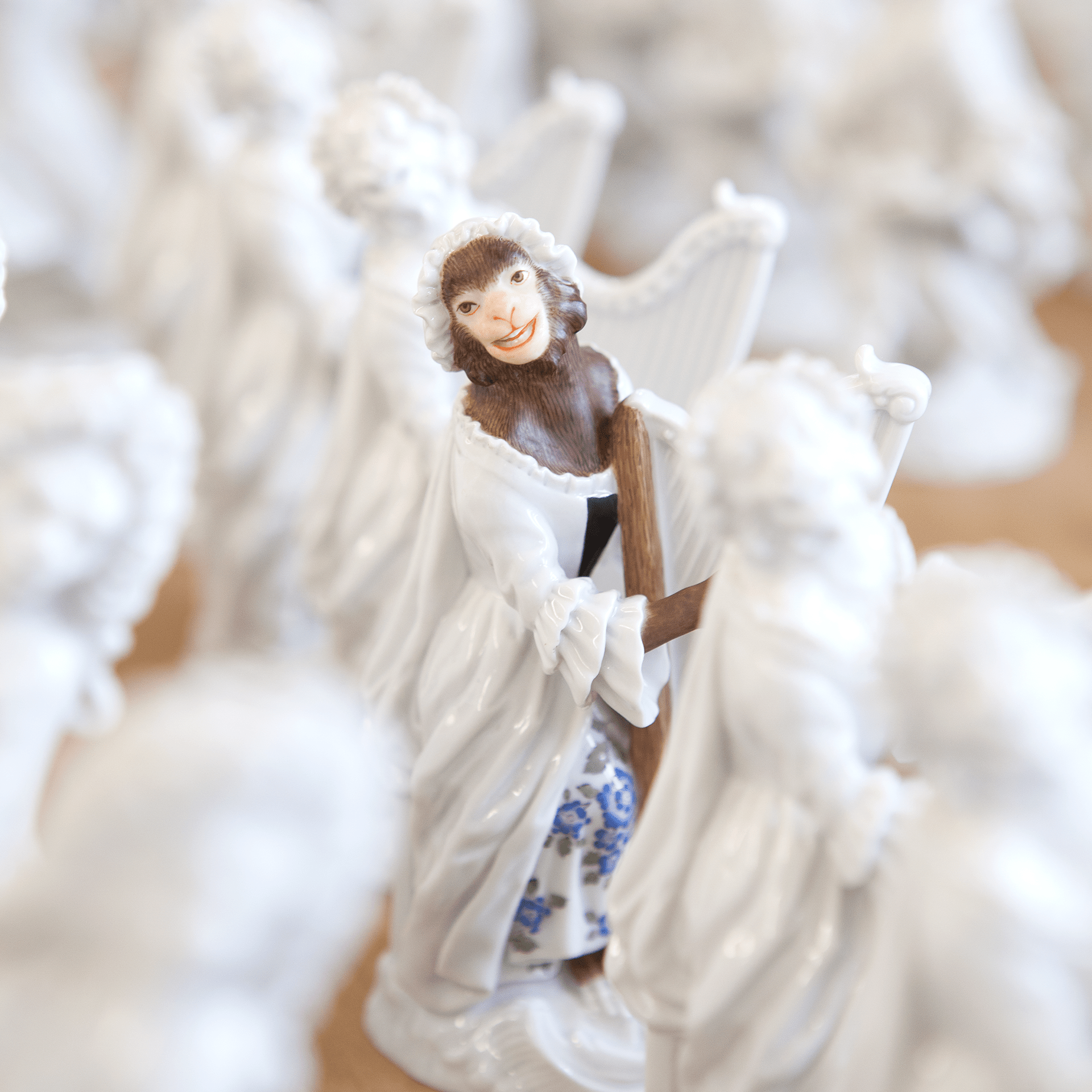 Affenkapelle Harfenistin, H 12 cm | Meissen Porzellan 90C300 - 60021 - Meissen Weimar