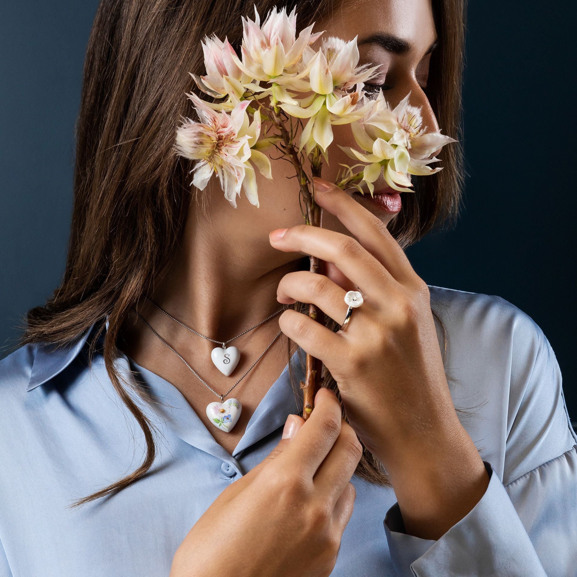 Anhänger "Geschwungenes Herz" mit Datum in Gold, einzeilig, 2,5 x 2,5 cm | Meissen Geschenkanhänger MPJ20HES2074 - Meissen Weimar