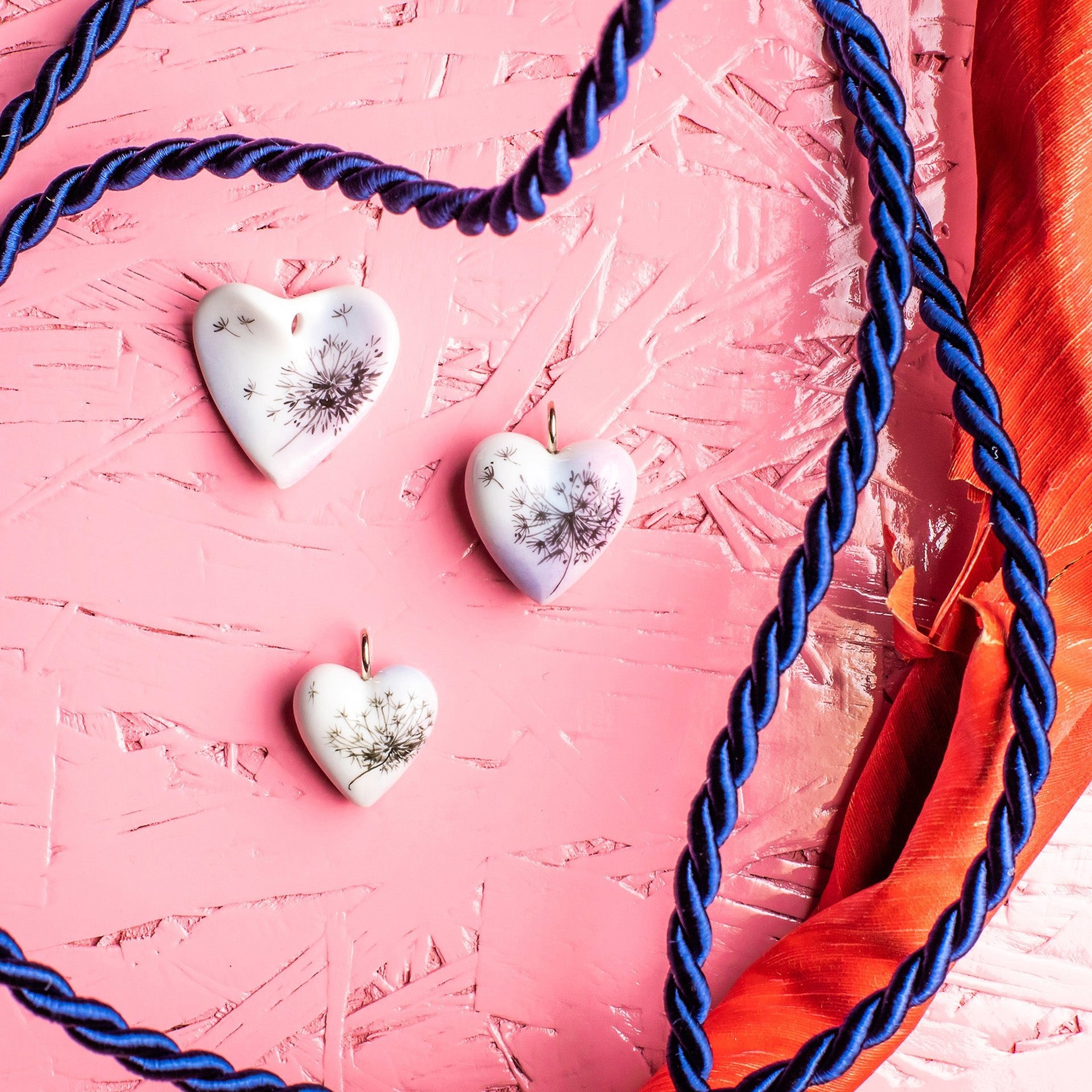 Anhänger Herz Pusteblume L, Porzellan, H 2,4 cm | Meissen Porzellananhänger 61a115-71m01 - Meissen Weimar