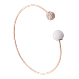 Armreif 750 Roségold, 1 Porzellanperle 10mm und eine Goldperle Pavé 8 mm, 46 Brillanten, 0,49 ct TW/VSI | Meissen Pearl Collection Pavé
