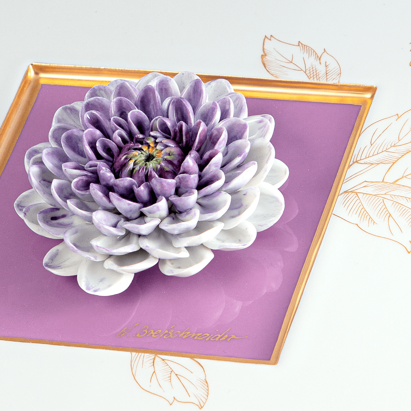 Atelier Wandbild mit Dahlienblüte, H 23 cm | Meissen Atelier - Edition 932390 - 9m857 - Meissen Weimar