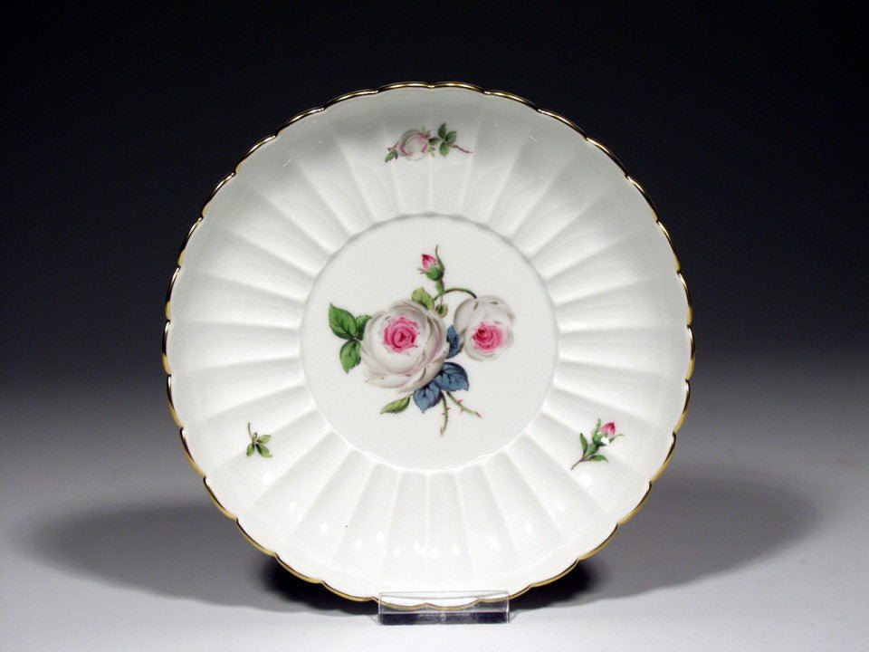 Beilagenschale mittelrunde Form, Weiße Rose mit Purpurkern, Goldrand, Ø 16,5 cm | Meissen Neuer Ausschnitt 029510 - 00429 - Meissen Weimar