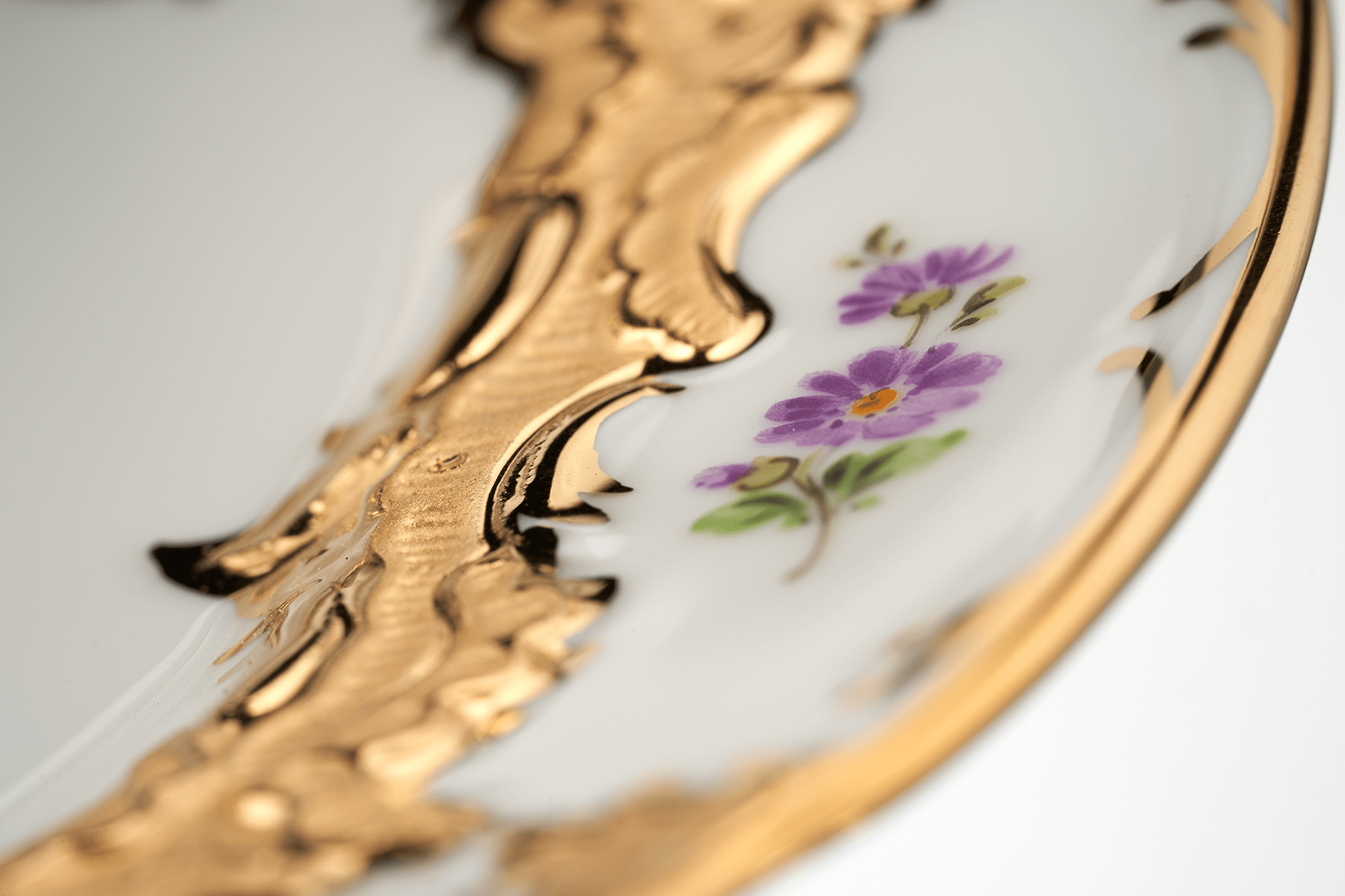 Brotteller Goldbronze gestreute Blümchen Ø 15,5 cm | Meissen B - Form 010179 - 15500 - Meissen Weimar
