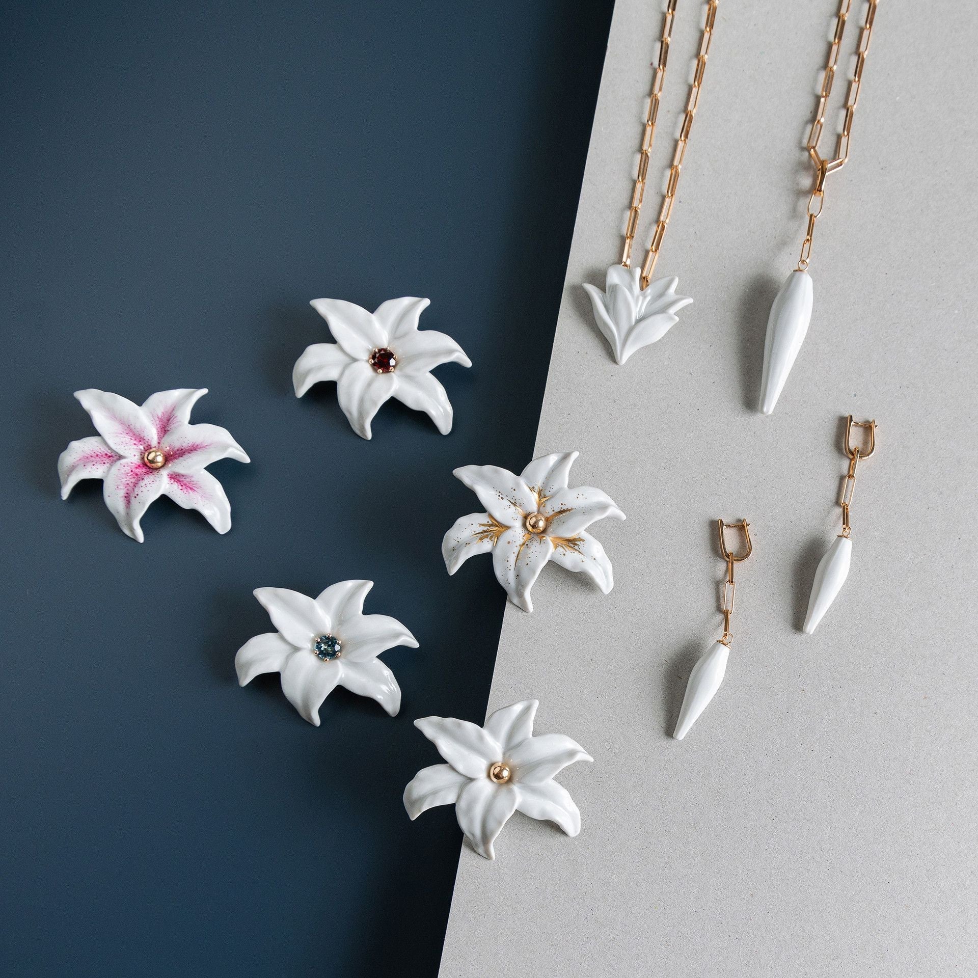Collier, 925 Silber rosé vergoldet, bestehend aus einer Kette, Länge 45 cm und einer halb geöffneter Blüte aus Porzellan | Meissen Bloom Collection mpj20bc541c45 - Meissen Weimar
