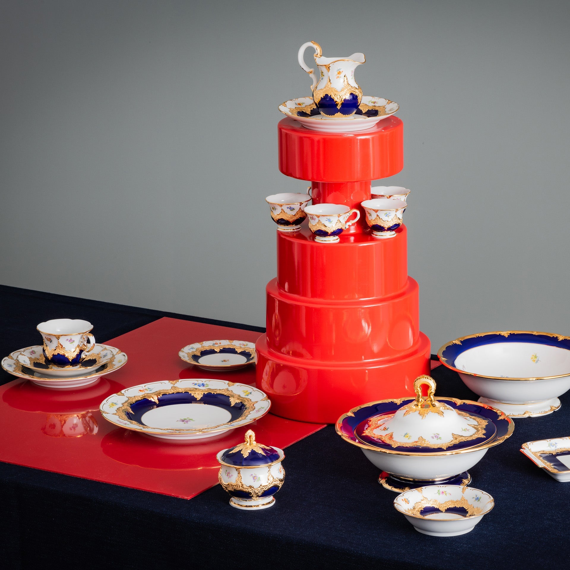 Dessertschale, gestreute Blümchen, königsblau glasiert, Goldbronze, L cm | Meissen B - Form 011079 - 15411 - Meissen Weimar
