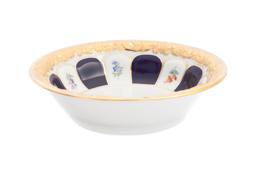Dessertschale, gestreute Blümchen, königsblau glasiert, Goldbronze, Ø 14,8 cm | Meissen X - Form 011079 - 17411 - Meissen Weimar