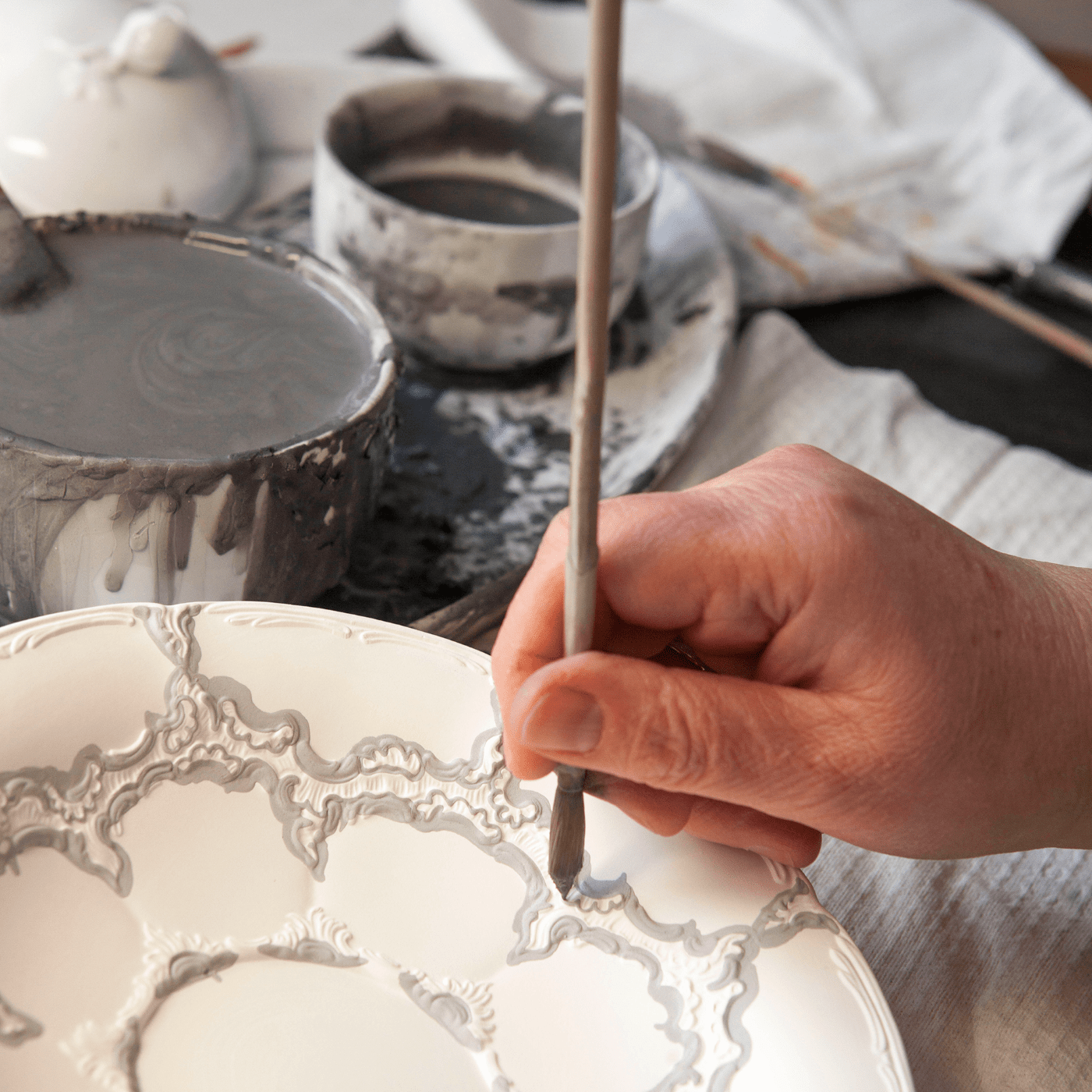 Dessertschale, Gestreute Röschen, weiß - grau, königsblau, Glanzplatin, L cm | Meissen B - Form 018677 - 15411 - Meissen Weimar