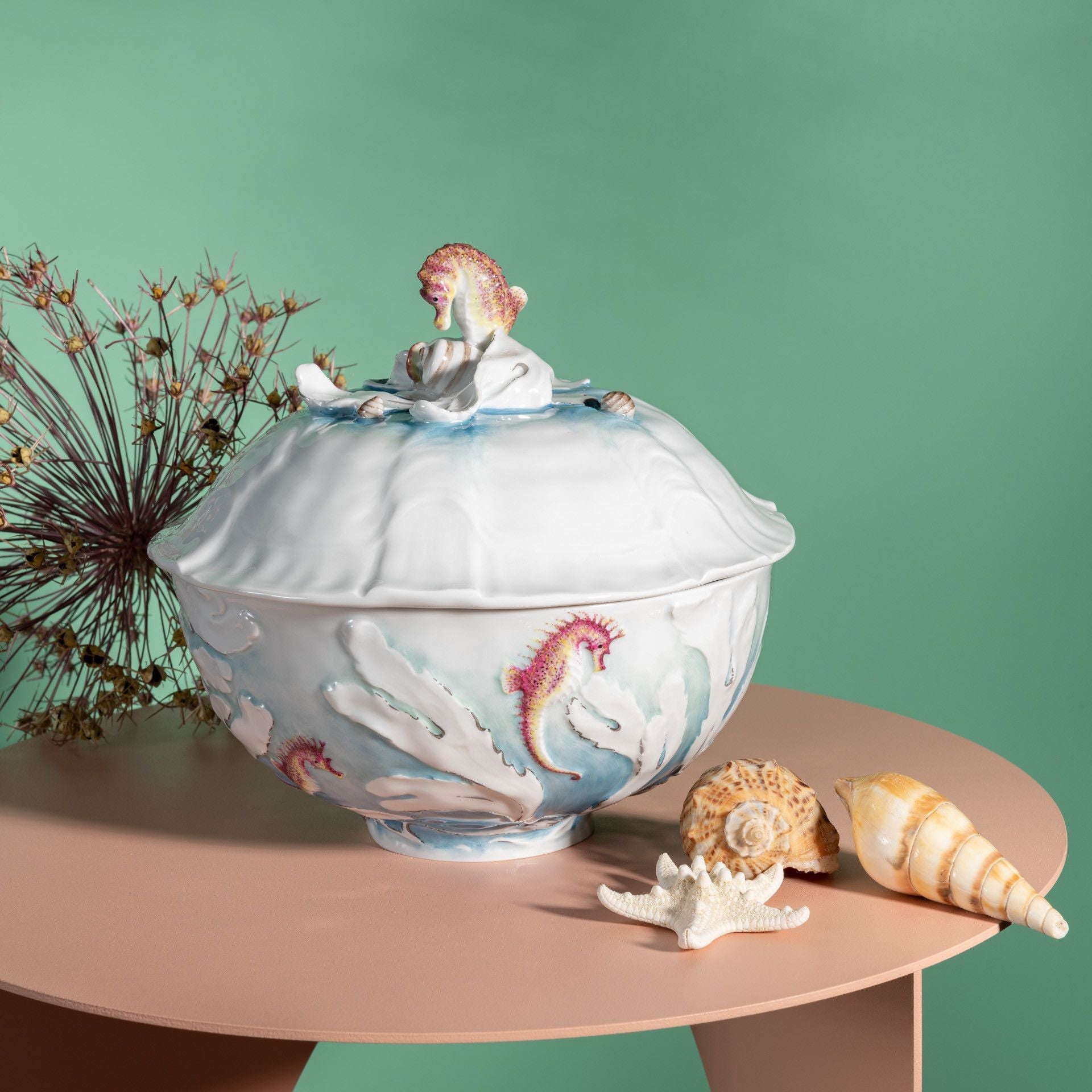 Dose mit Deckel in Form eines Seepferdchens, Künstlertior 'Meereswesen', H 20 cm | Meissen Atelier 901384 - 52659 - Meissen Weimar