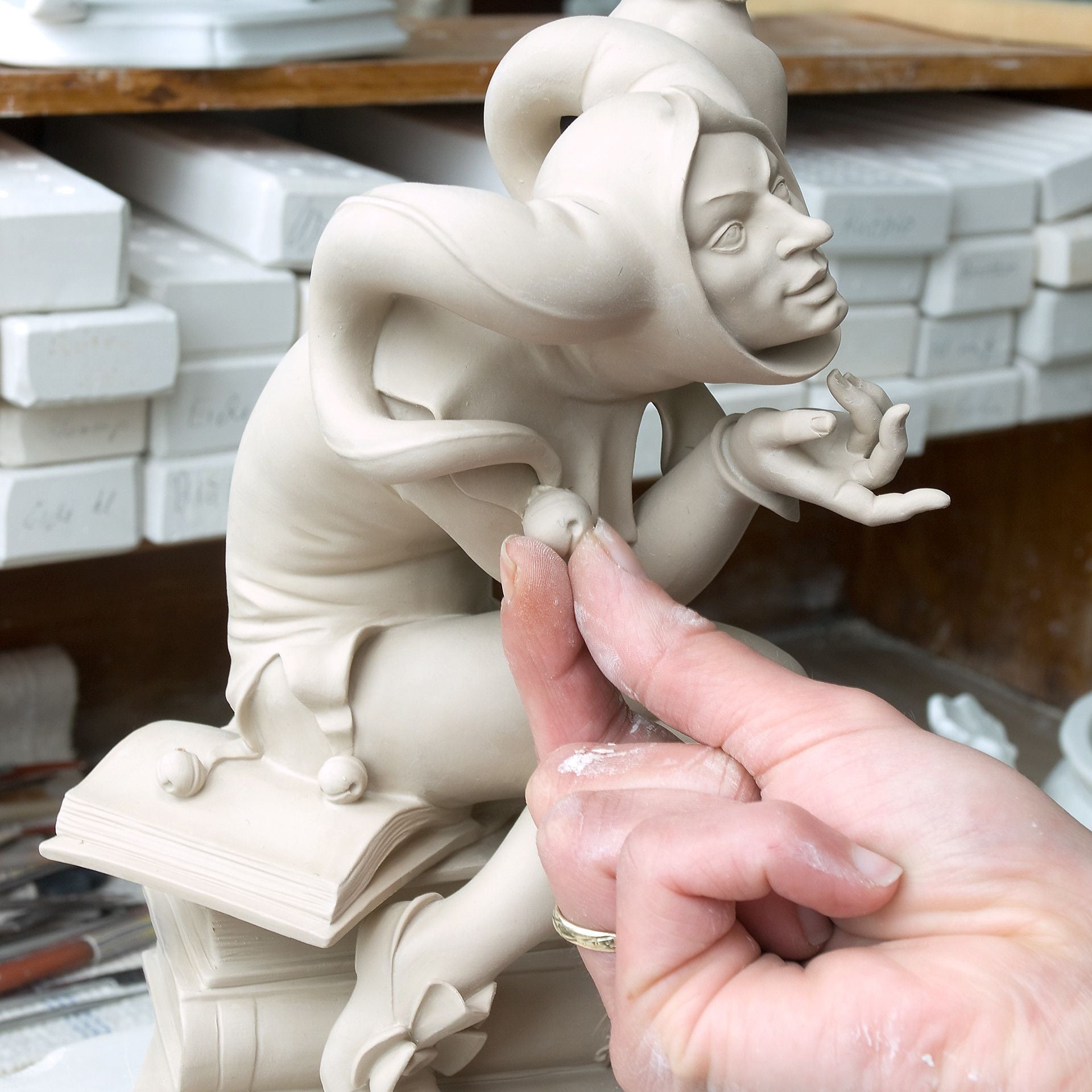 Figur Eulenspiegel, handbemalt, H 23,5 cm | Meissen Exklusiv - Kollektion 900380 - 73347 - Meissen Weimar
