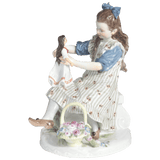 Figur Mädchen mit Puppe und Blumenkorb, Limitierte Meisterwerke, H 16 cm | Meissen Limitierte Meisterwerke