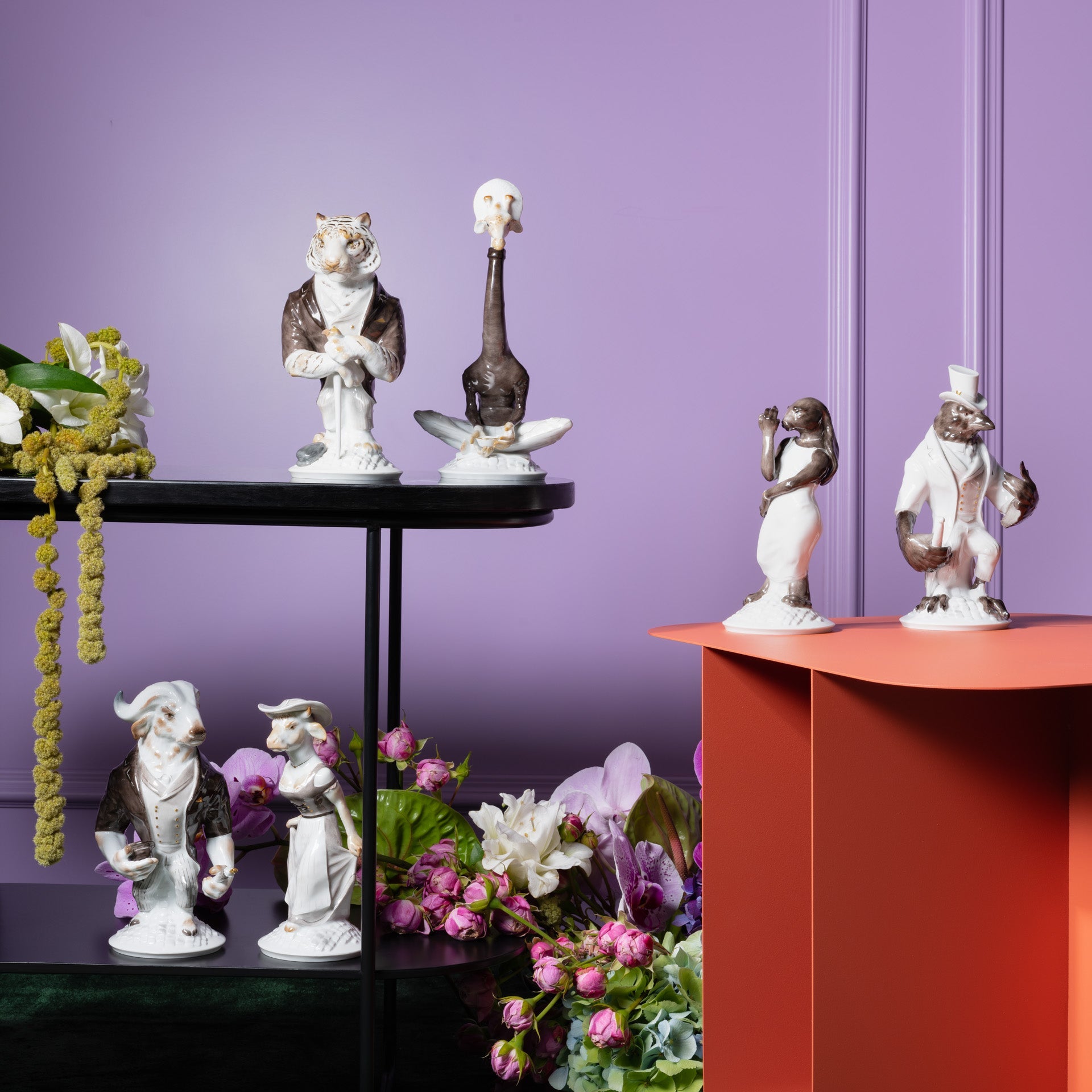 Figur Tiger Mr. Silence, bunt und gold staffiert, H 19,5 cm | Meissen Figuren - Edition Ladies & Gentlemen 900300 - 78042 - Meissen Weimar