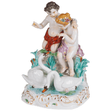 Figur Zwei Kinder, Schwäne fütternd, H 24 cm | Meissen Limitierte Meisterwerke