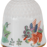 Fliegender Hund, bunt mit Kupferfarben, Goldrand, 2,5 cm | Meissen Fingerhut Kollektion