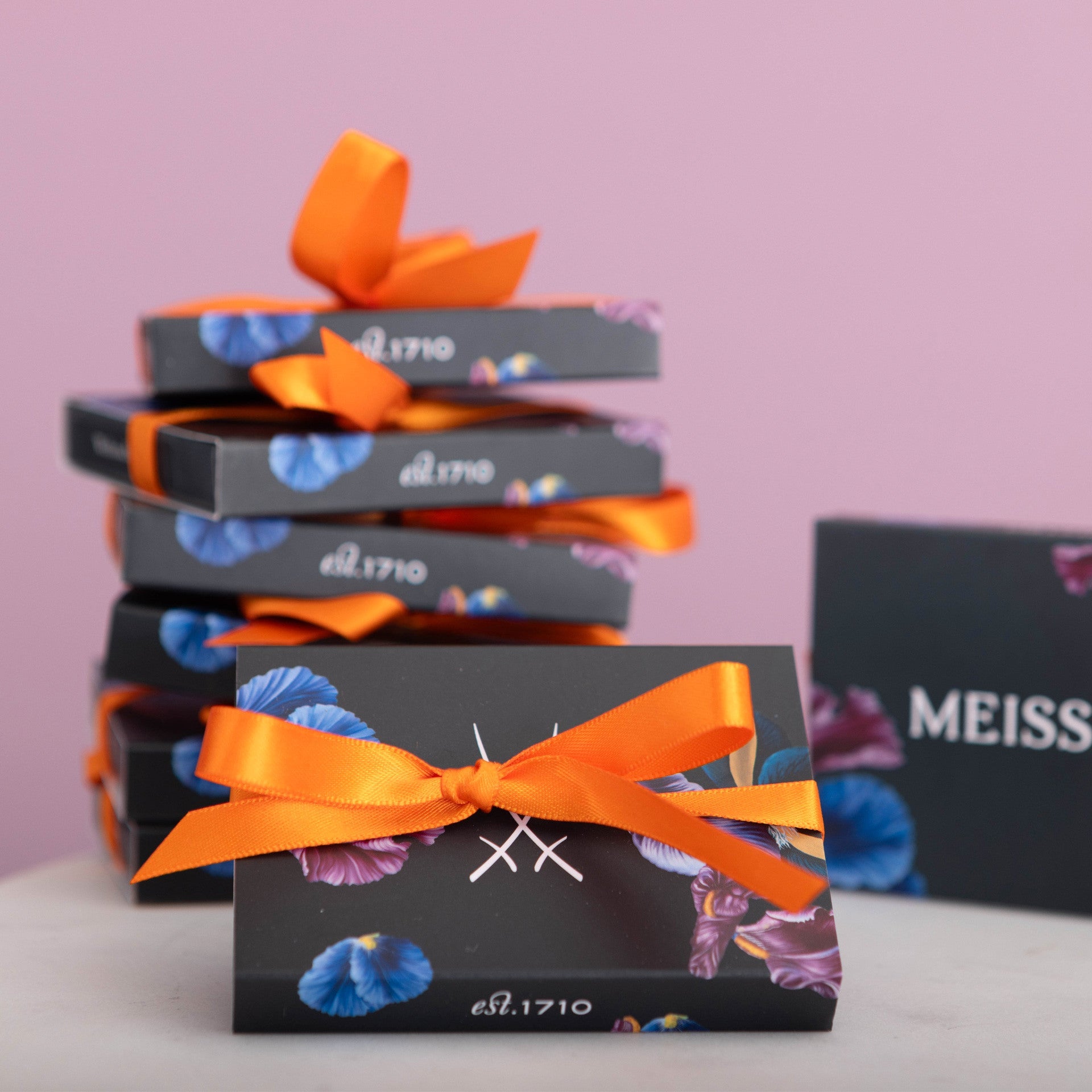 Glocke mit Kerzen, Medaillen, weiß, H 5 cm | Meissen Zweigschmuck Weihnachtskollektion 000003-98F12 - Meissen Weimar