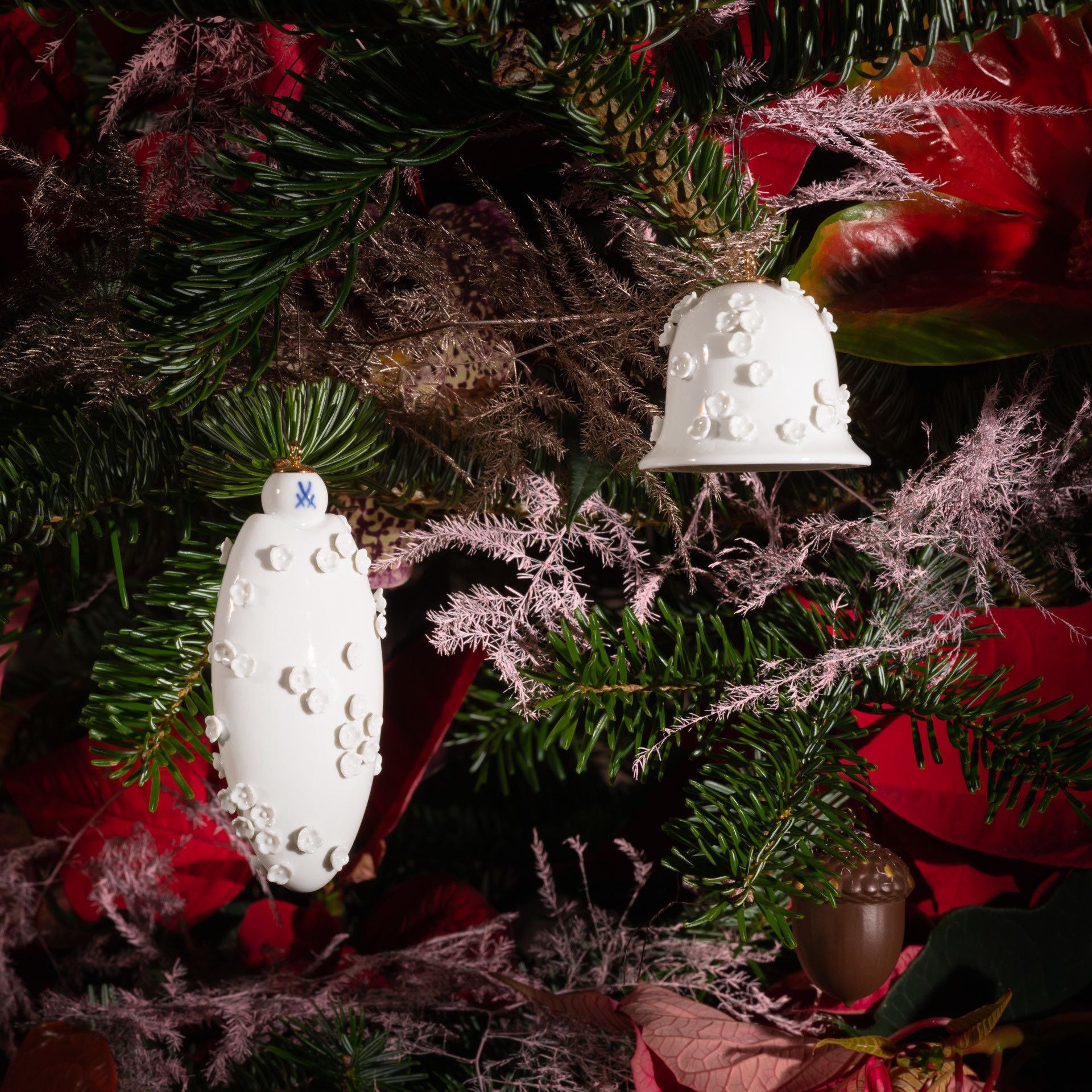 Glocke, Schneeballblüten, Weiß, Ø 5,5cm | Meissen Zweigschmuck Glocken Kollektion 000001 - 55M54 - Meissen Weimar