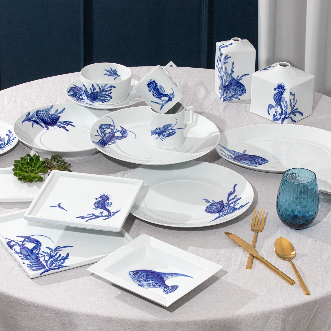 Gourmetteller, tief, Form "MEISSEN® Cosmopolitan", "Blue Treasures", Muschel, Ø 26 cm | Meissen Cosmopolitan 82a279 - 37489 - Meissen Weimar