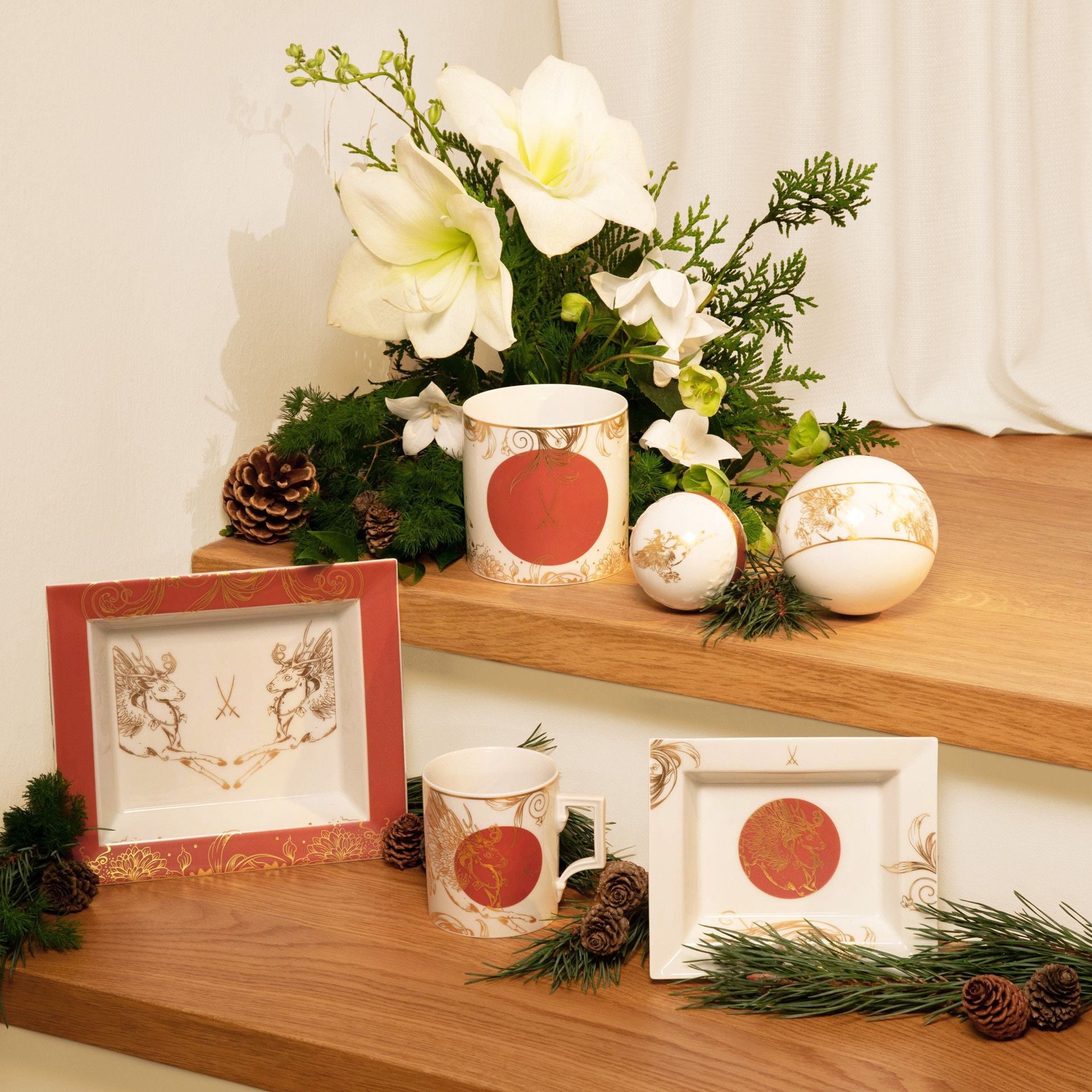 Kugel, "MEISSEN Christmas Peryton", Ø 9 cm | Meissen Zweigschmuck Kugel Kollektion 79B372 - 55M91 - Meissen Weimar